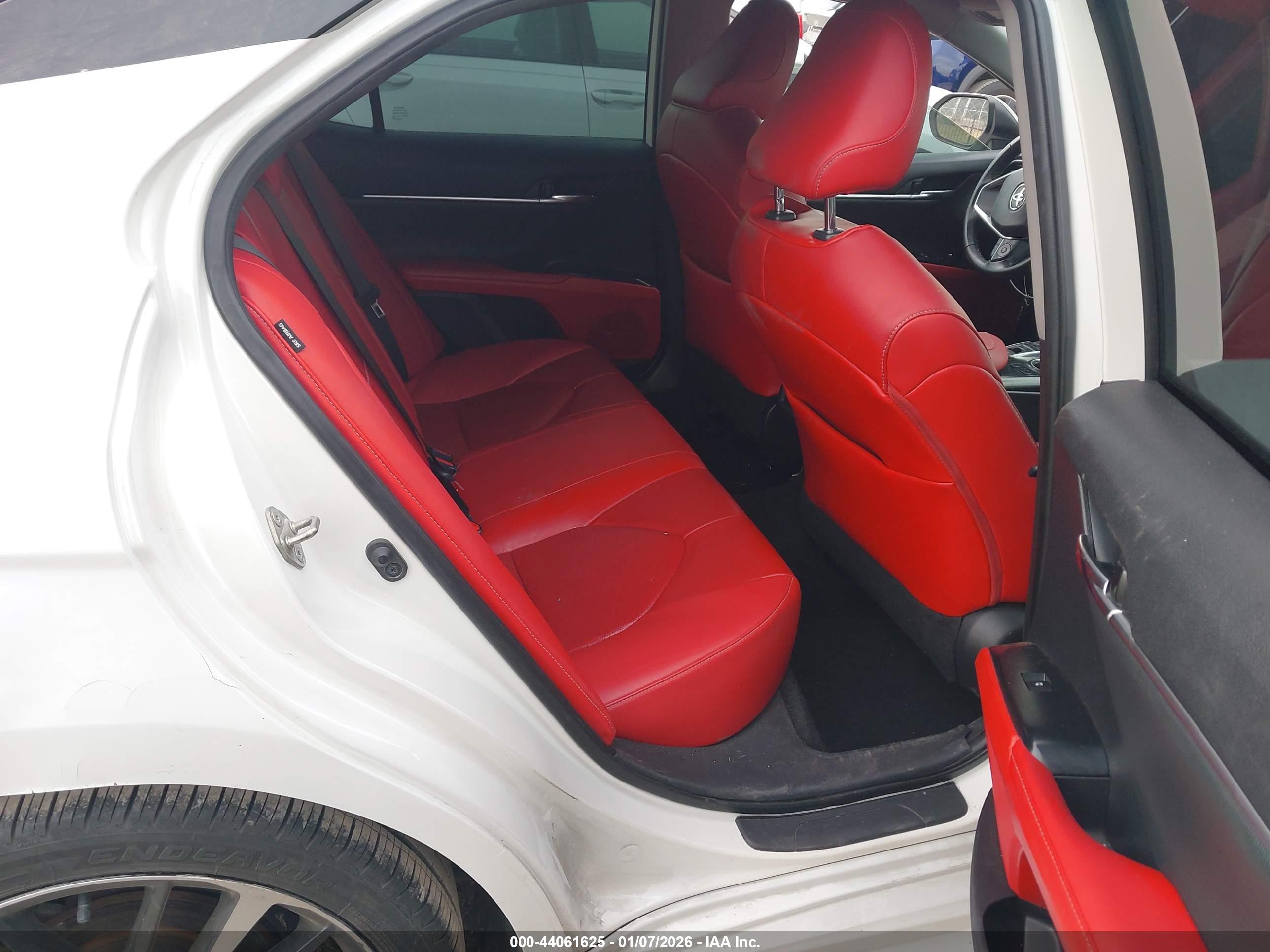 TOYOTA CAMRY image 8