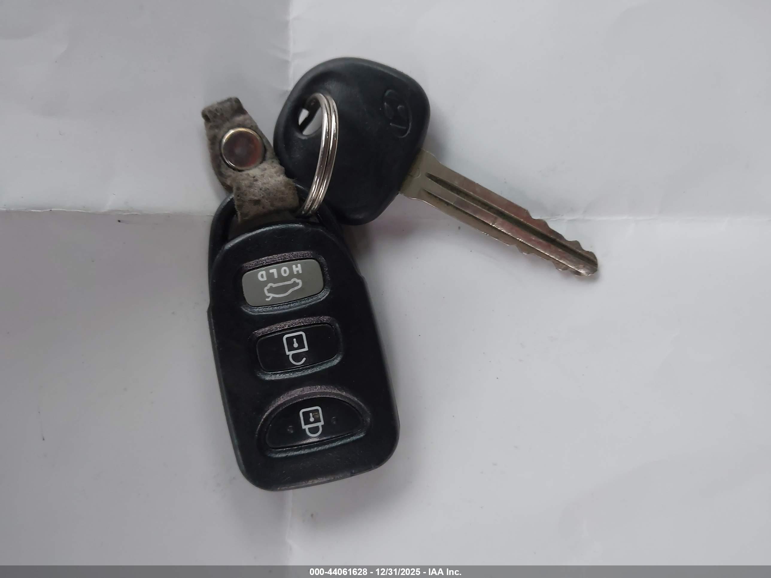 HYUNDAI ELANTRA image 11