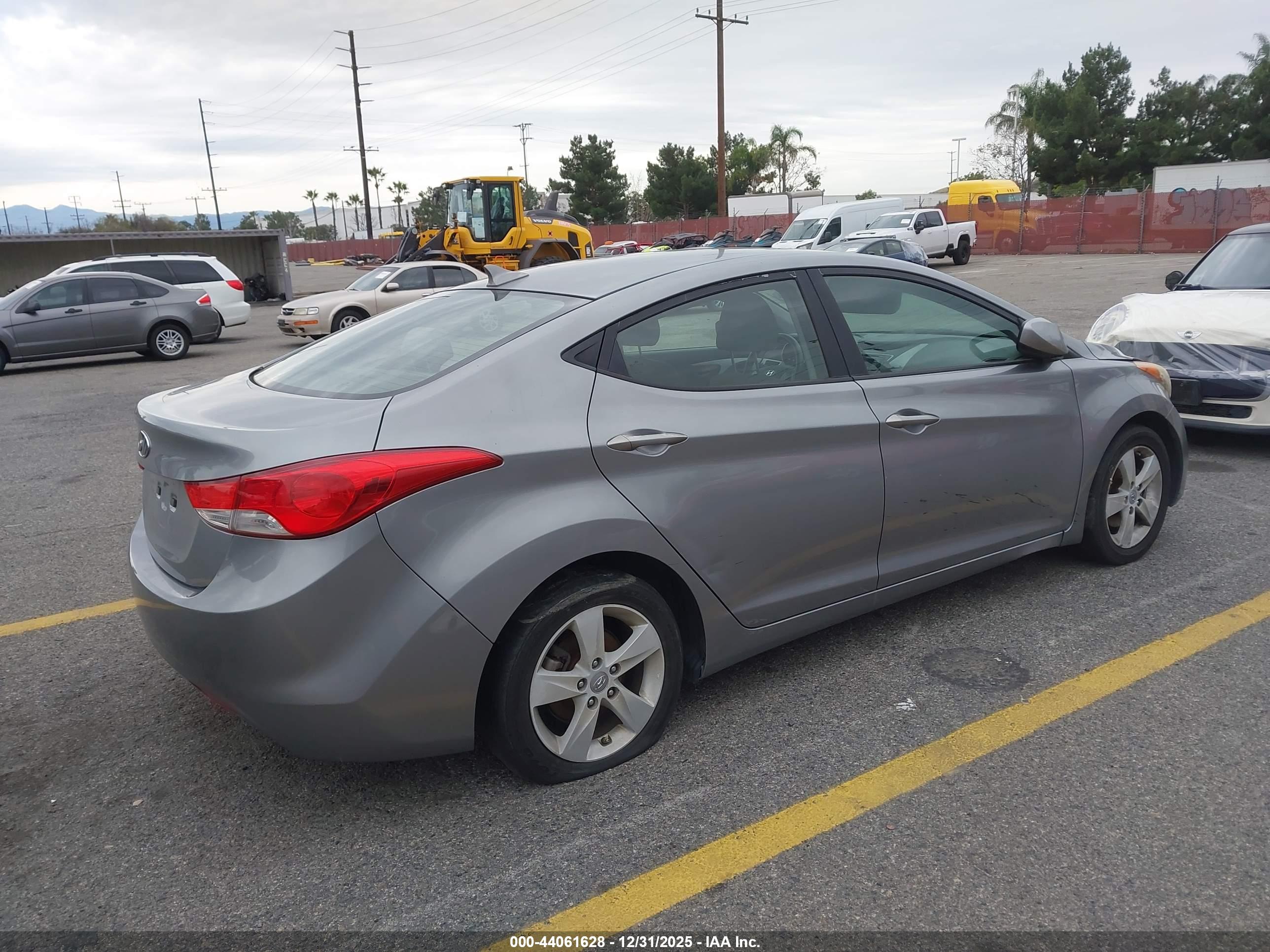 HYUNDAI ELANTRA image 4