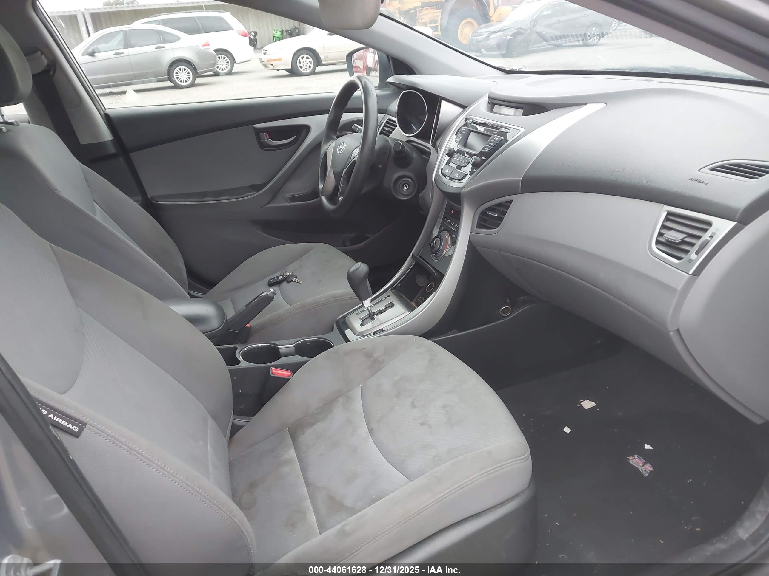 HYUNDAI ELANTRA image 5