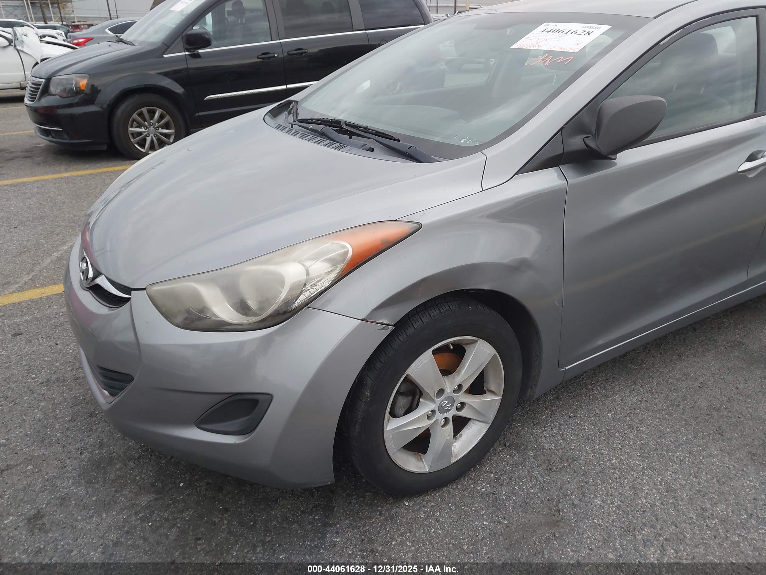 HYUNDAI ELANTRA image 6
