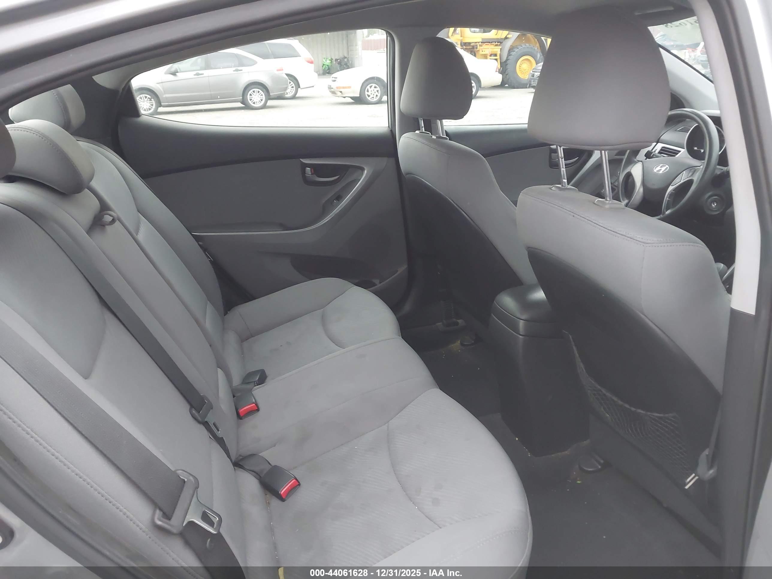 HYUNDAI ELANTRA image 8