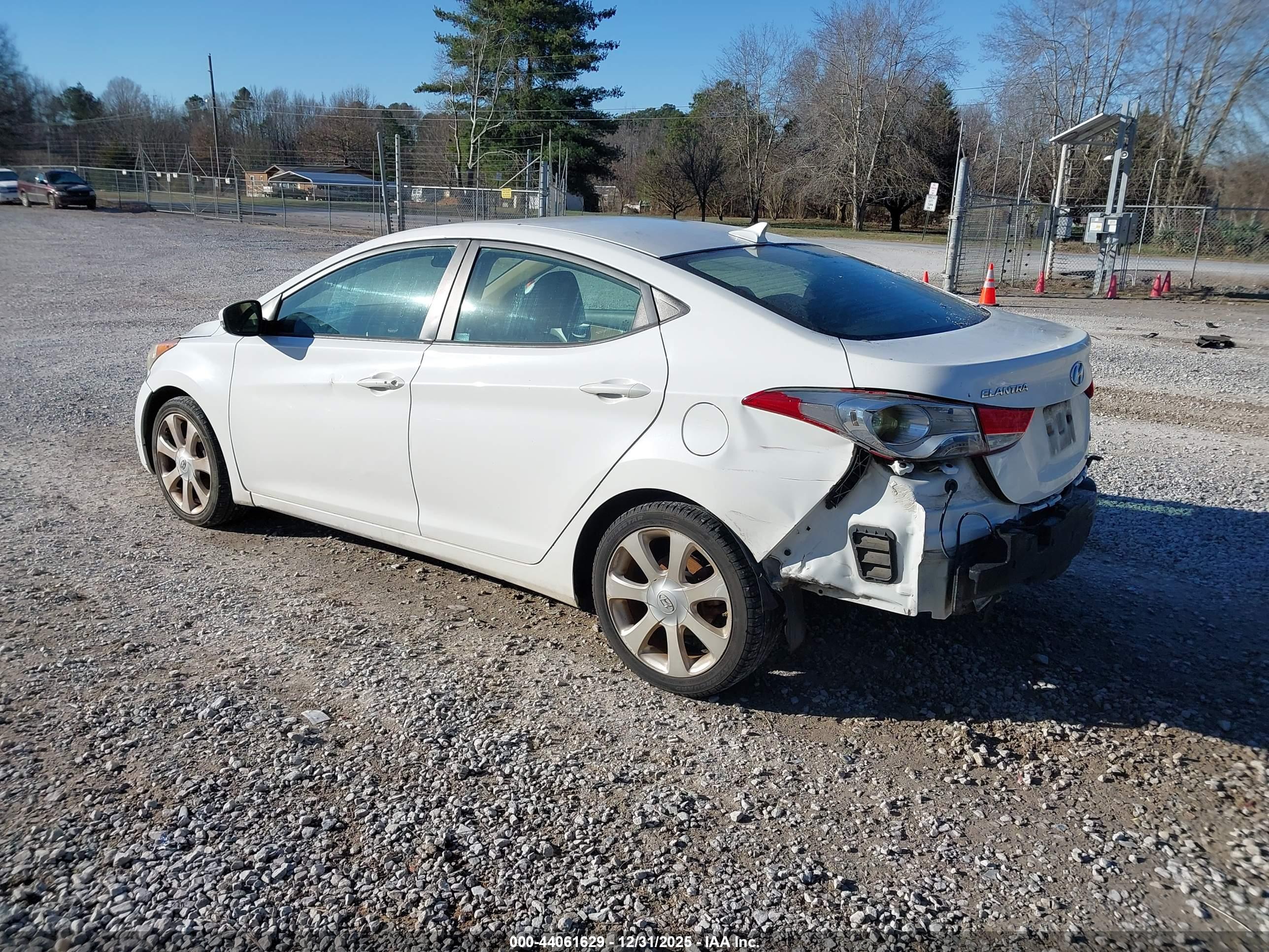 HYUNDAI ELANTRA image 3