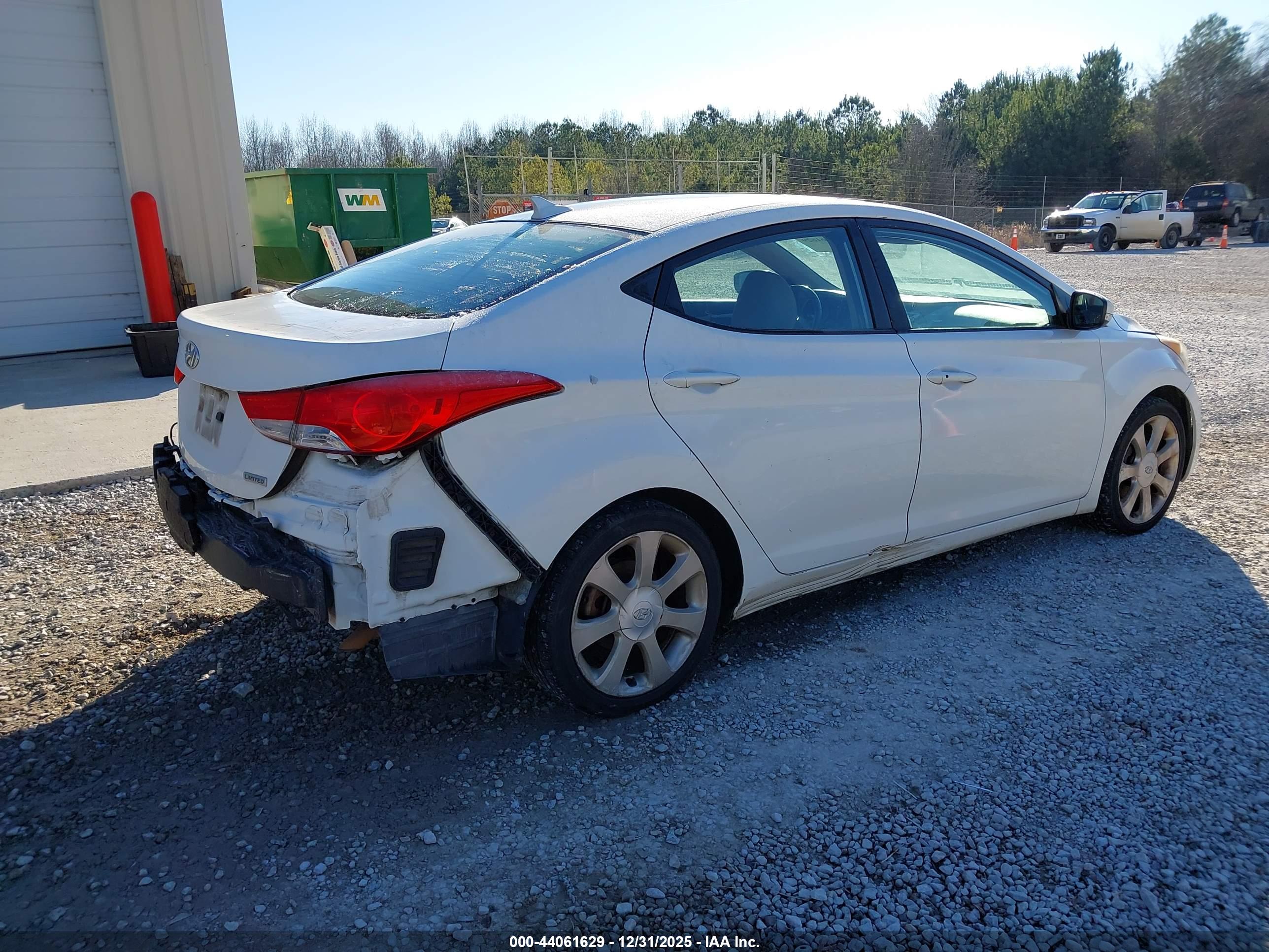 HYUNDAI ELANTRA image 4