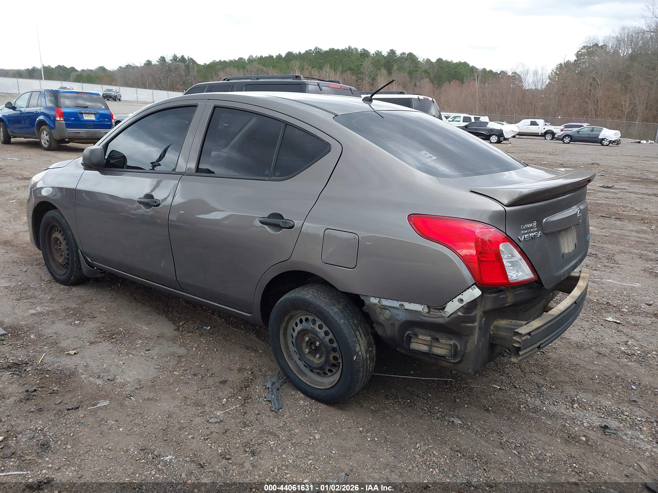 NISSAN VERSA image 3