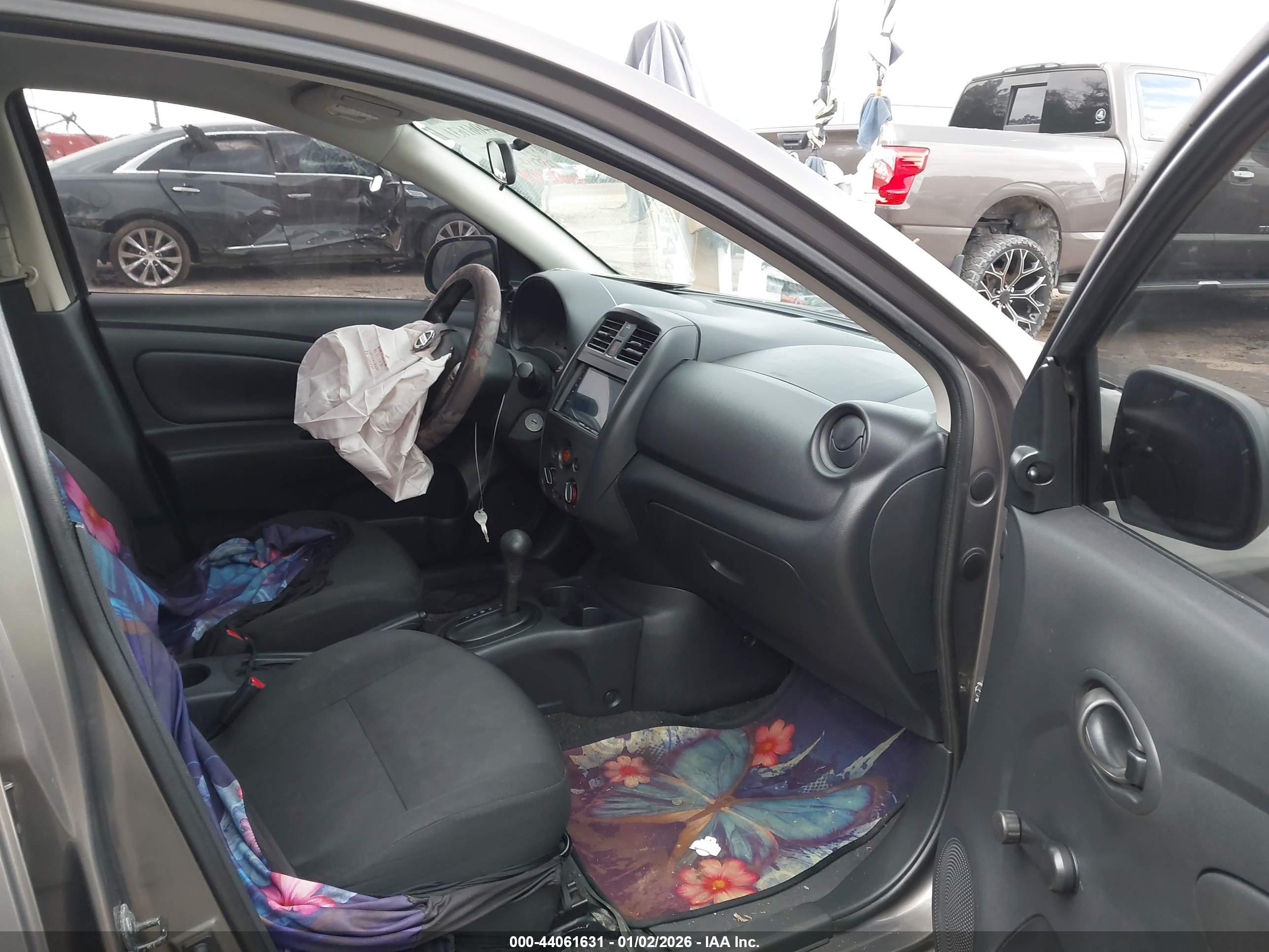 NISSAN VERSA image 5