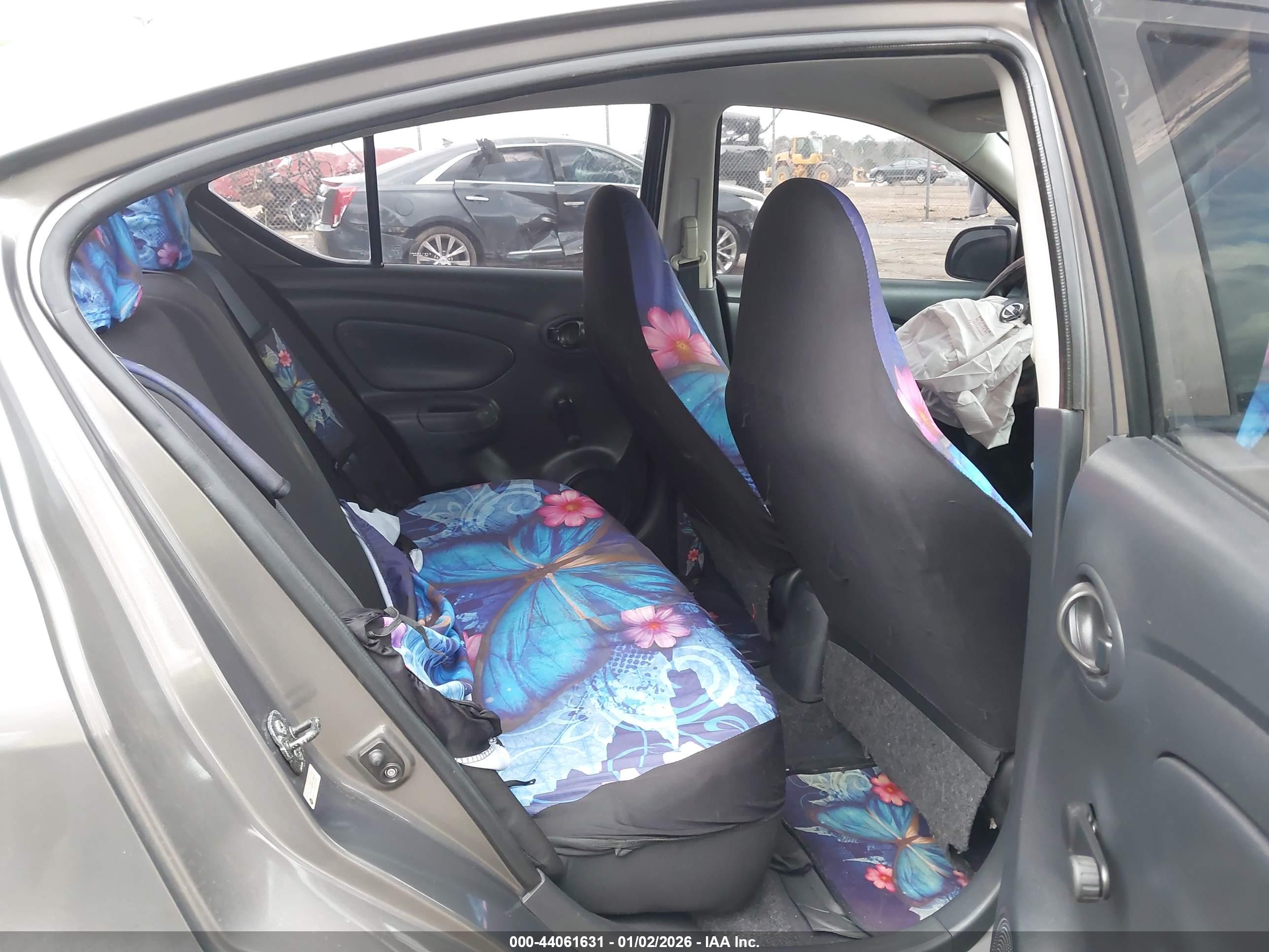 NISSAN VERSA image 8