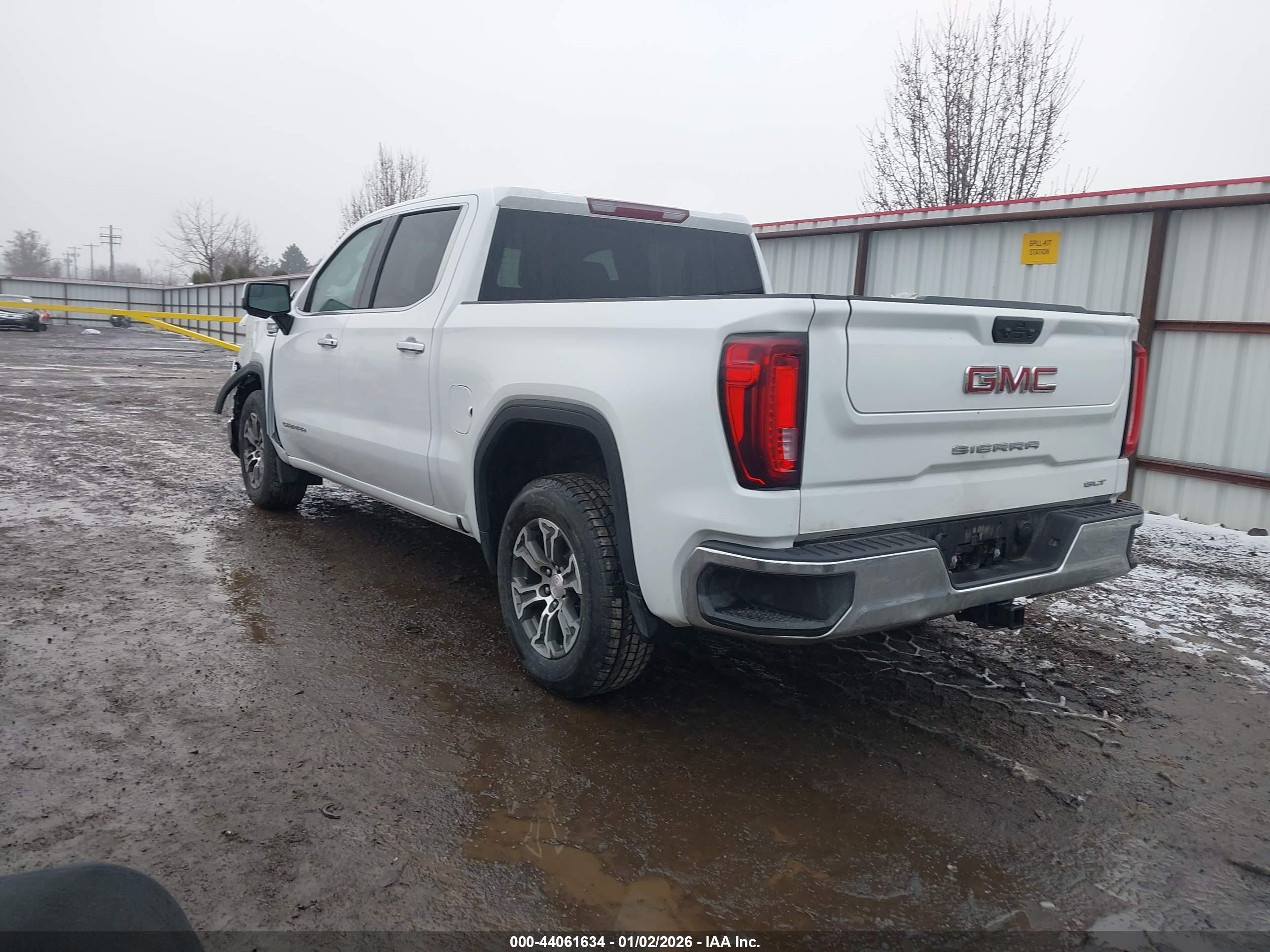 GMC SIERRA image 3