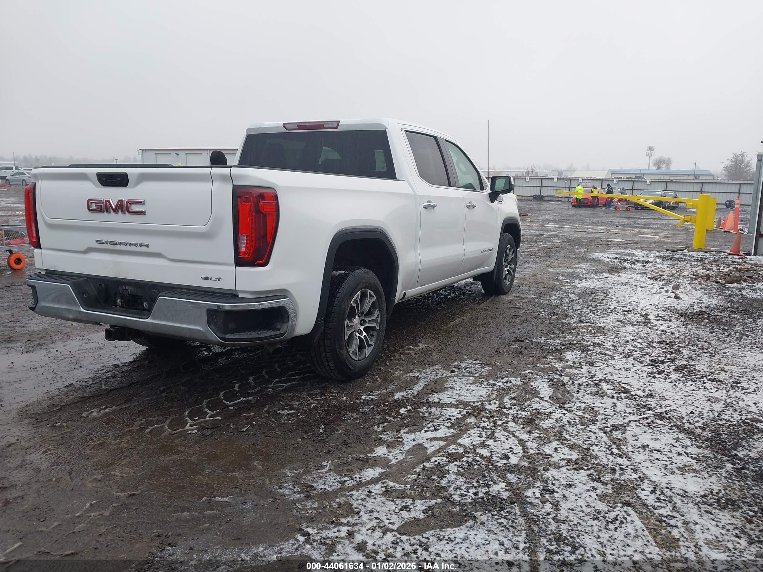GMC SIERRA image 4