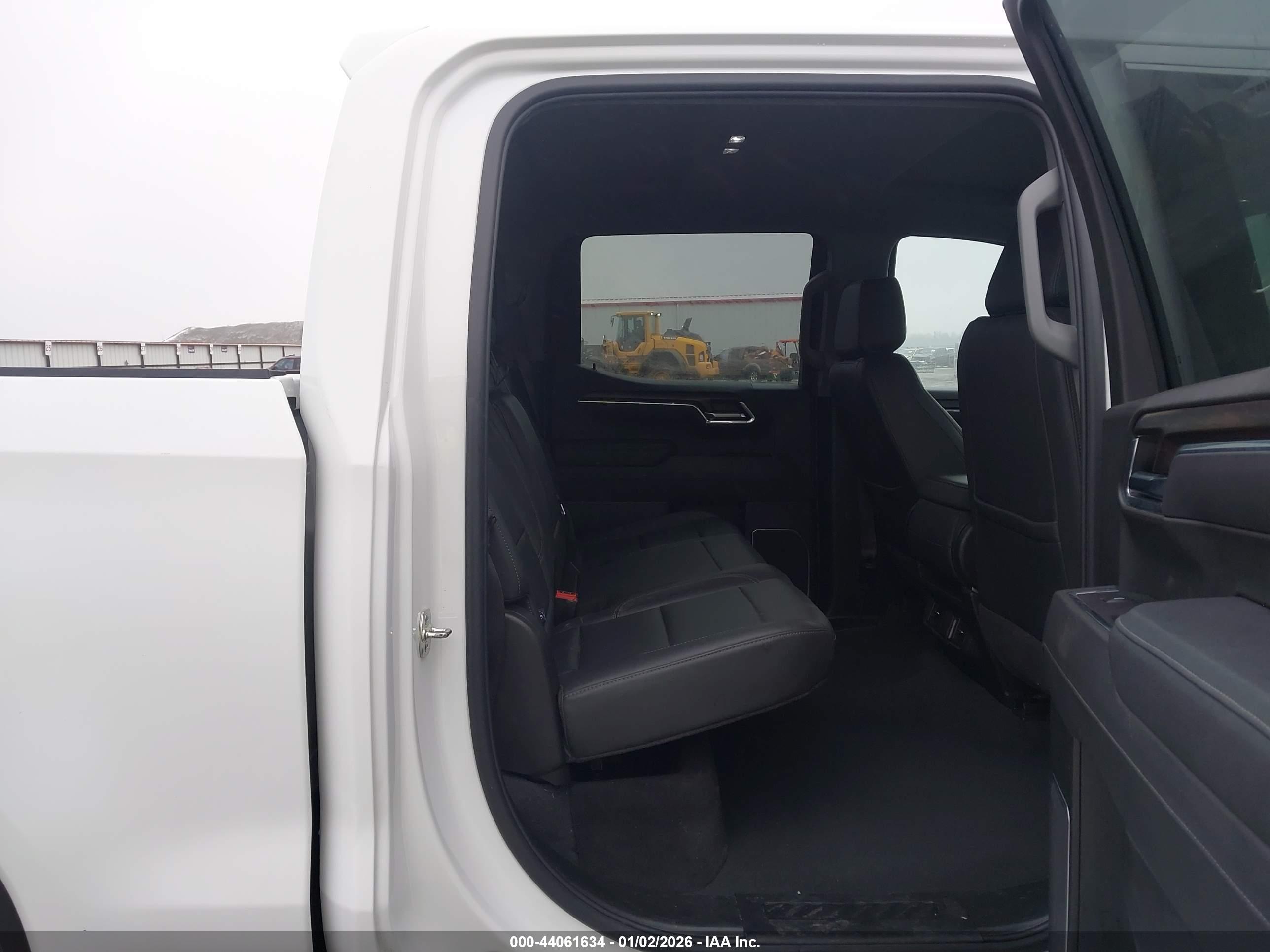 GMC SIERRA image 8