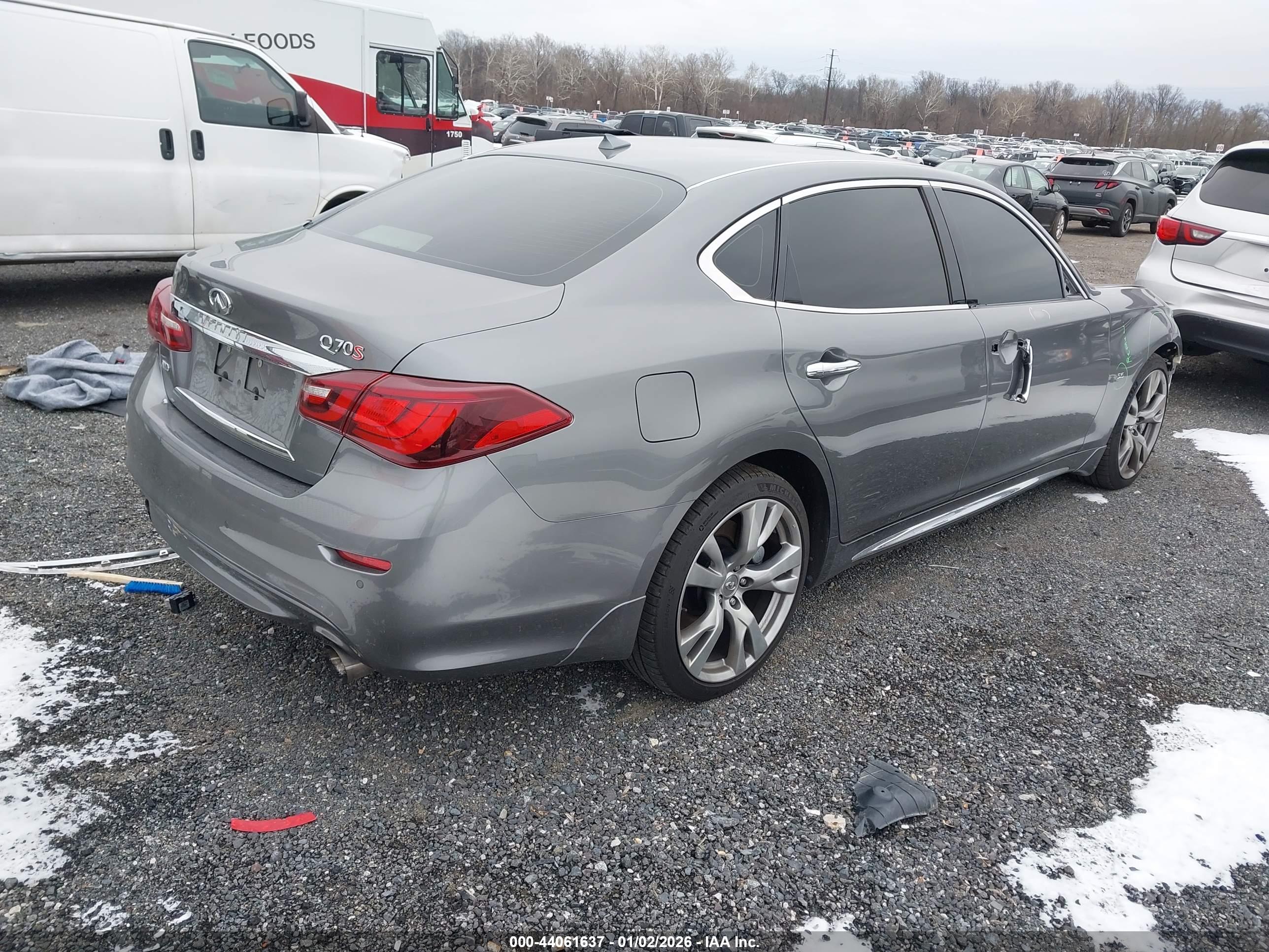 INFINITI Q70L image 4