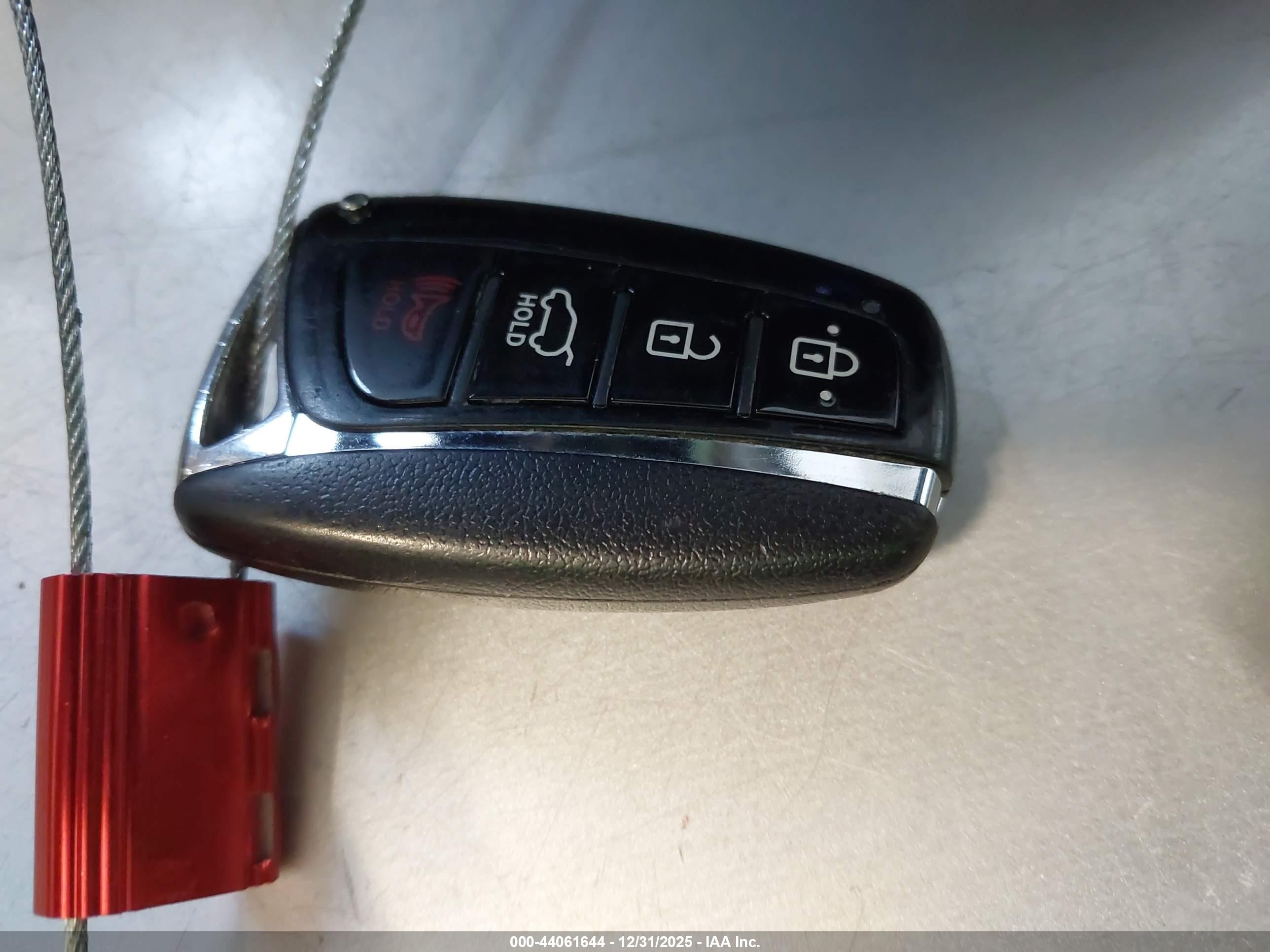 HYUNDAI SANTA image 11