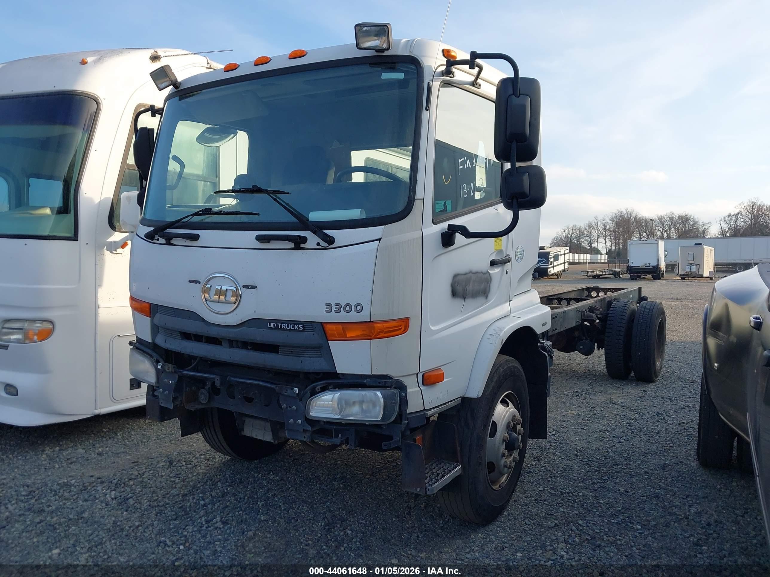 NISSAN DIESEL image 2