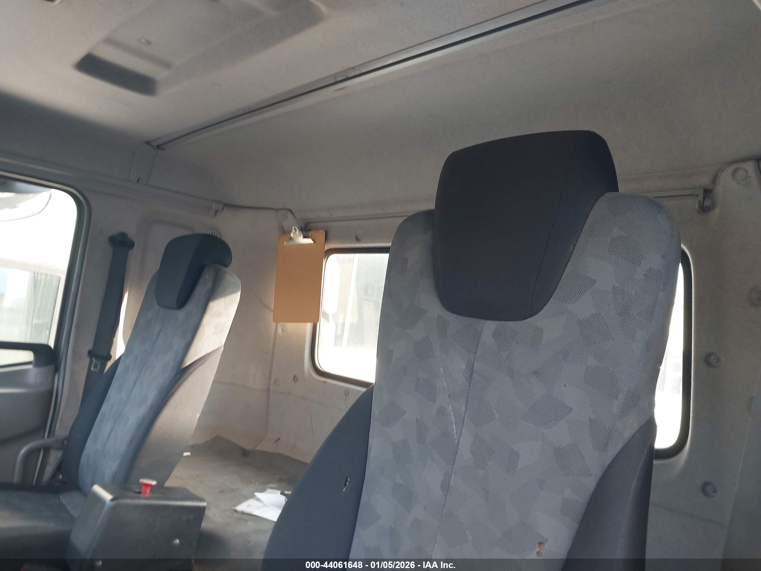 NISSAN DIESEL image 7