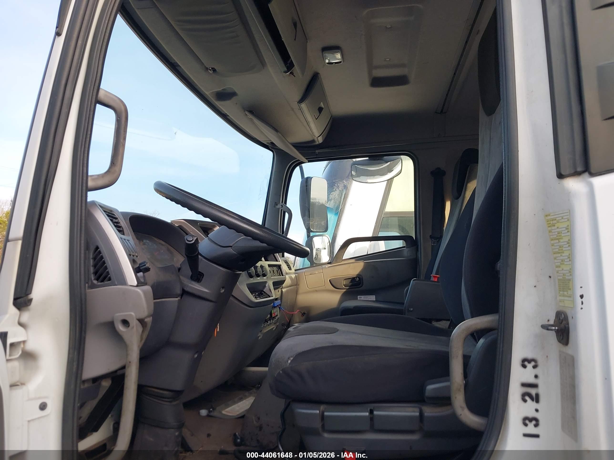 NISSAN DIESEL image 8