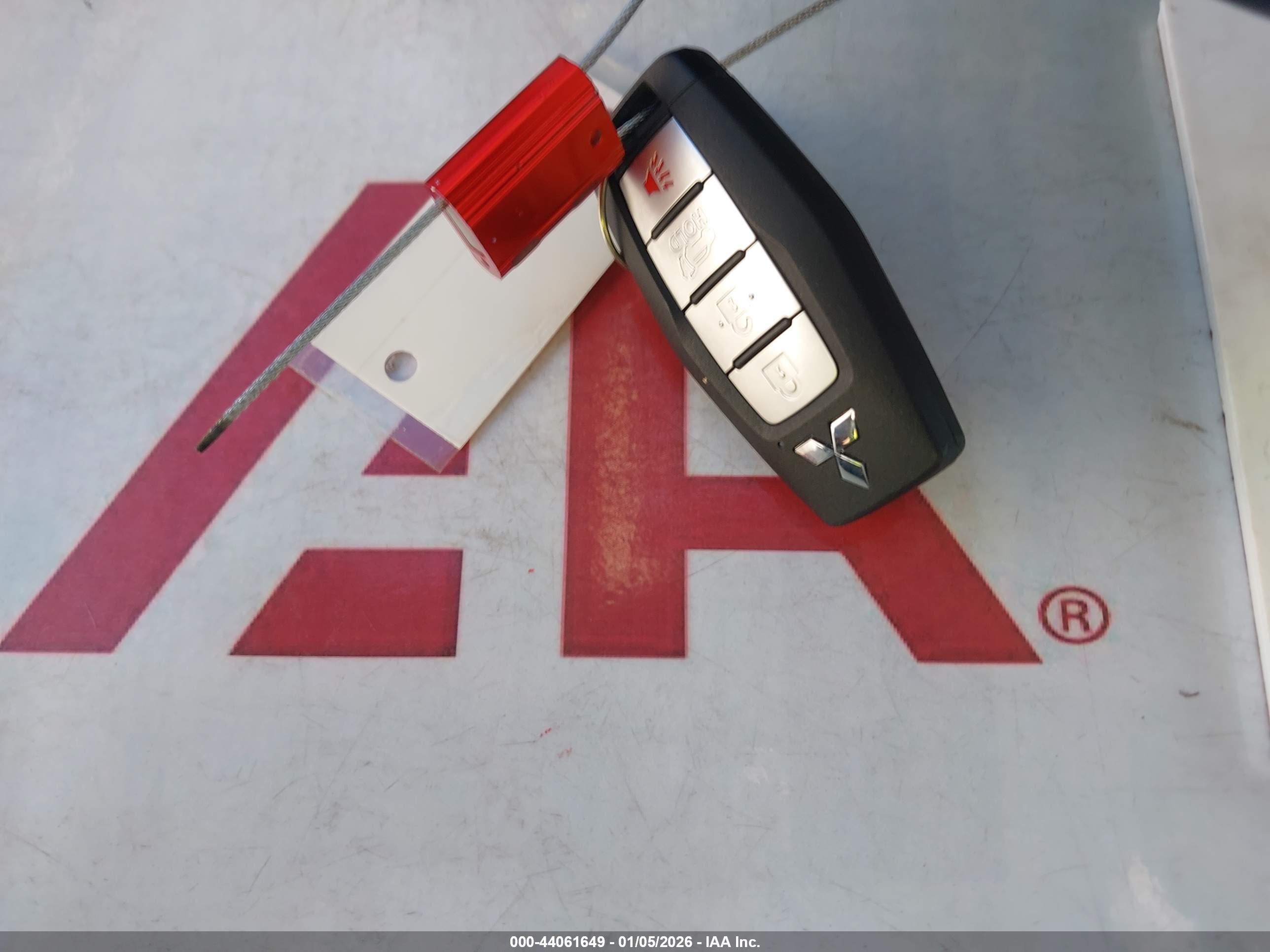 MITSUBISHI OUTLANDER image 11