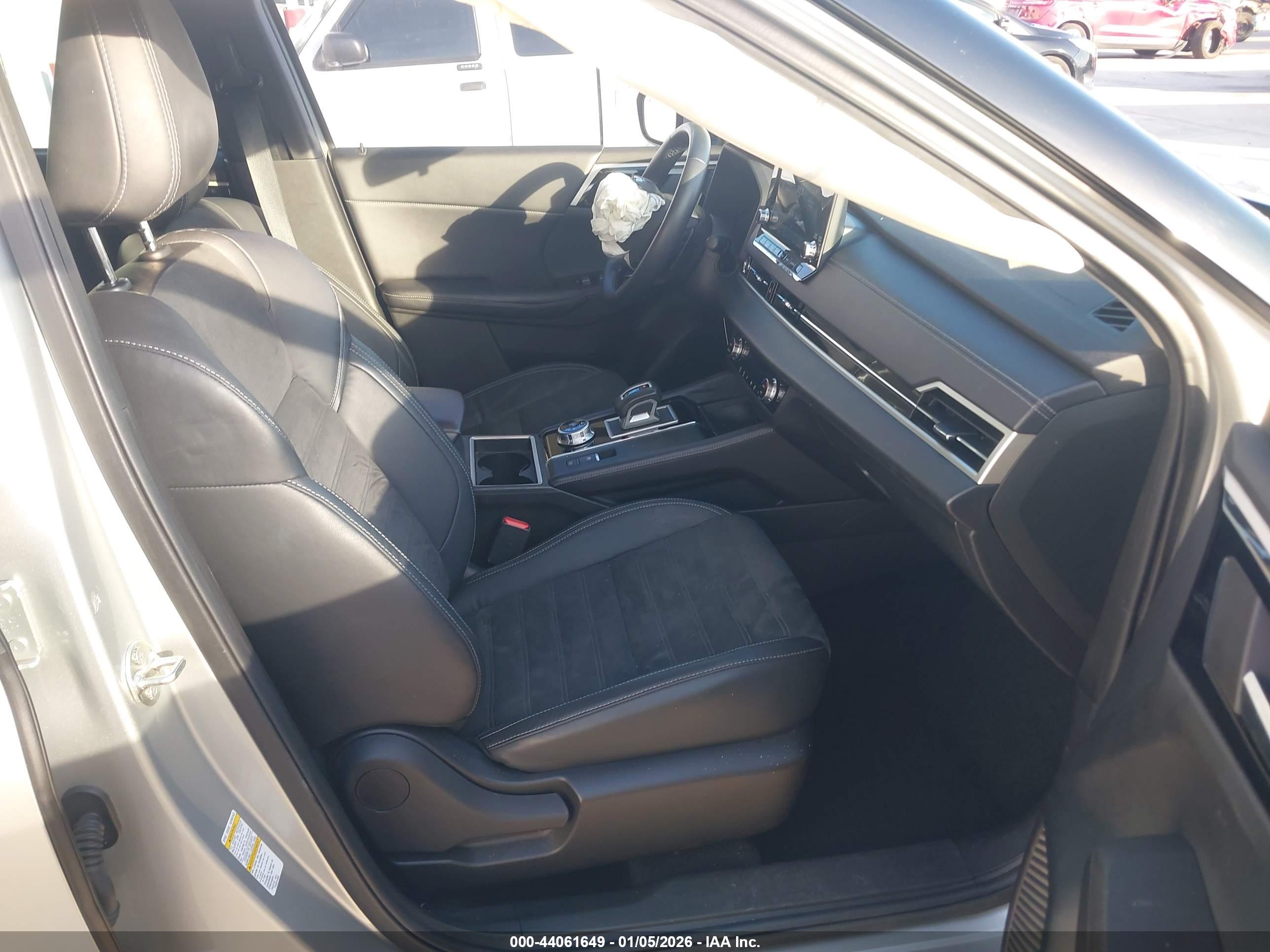 MITSUBISHI OUTLANDER image 5