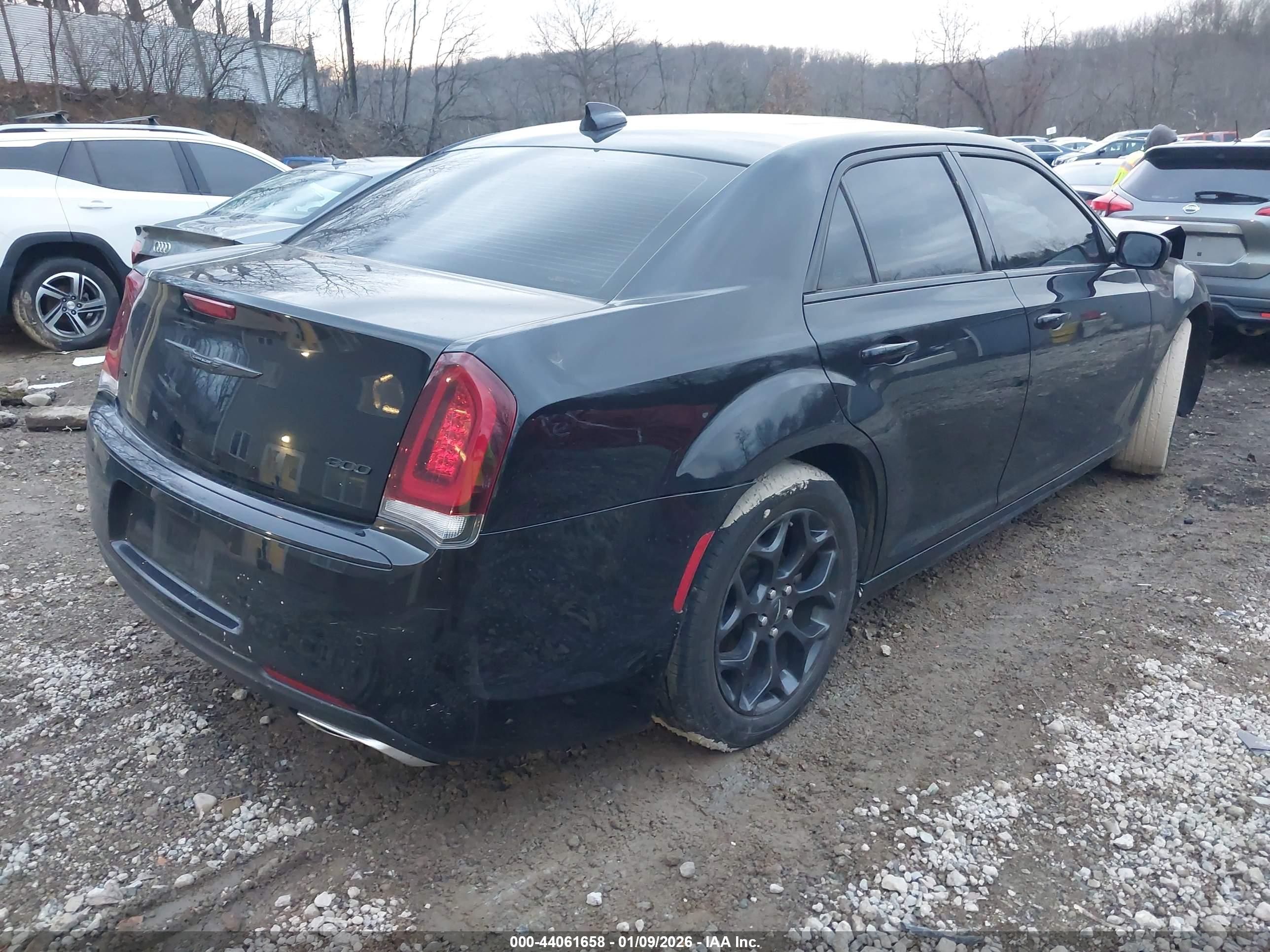 CHRYSLER 300 image 4