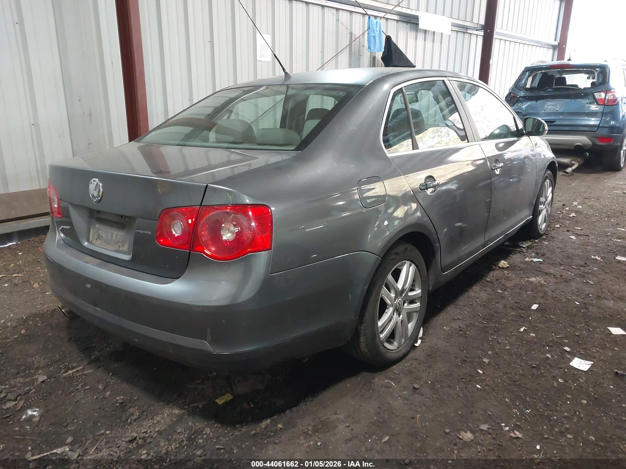 VOLKSWAGEN JETTA image 4