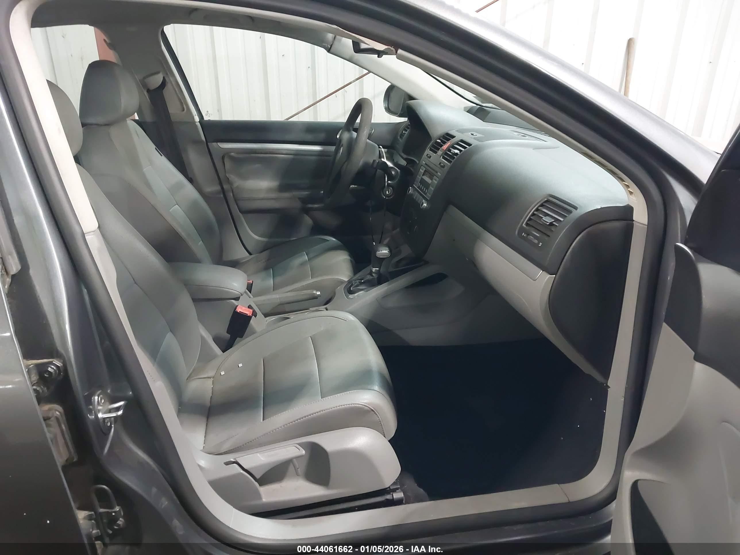 VOLKSWAGEN JETTA image 5