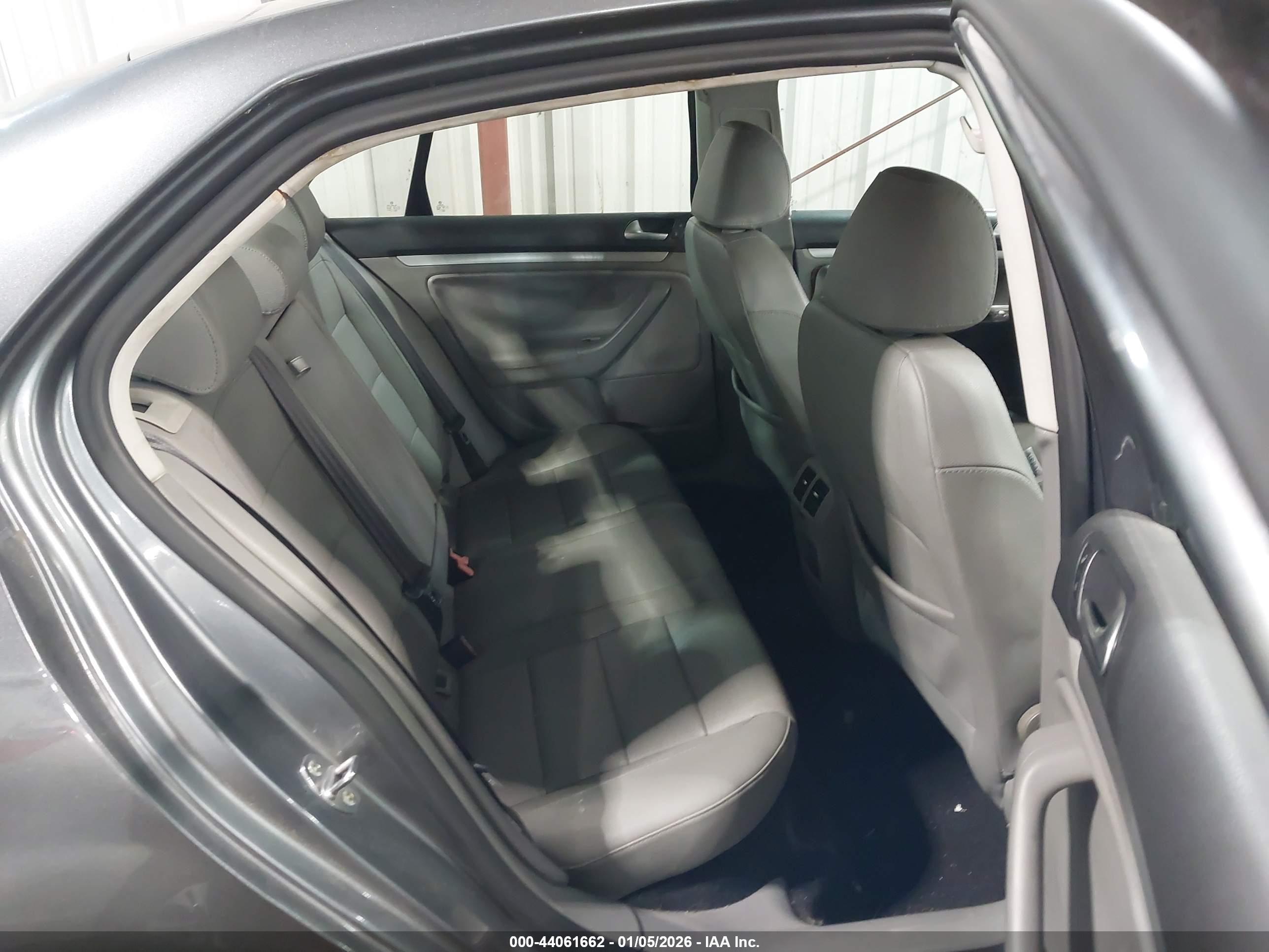 VOLKSWAGEN JETTA image 8
