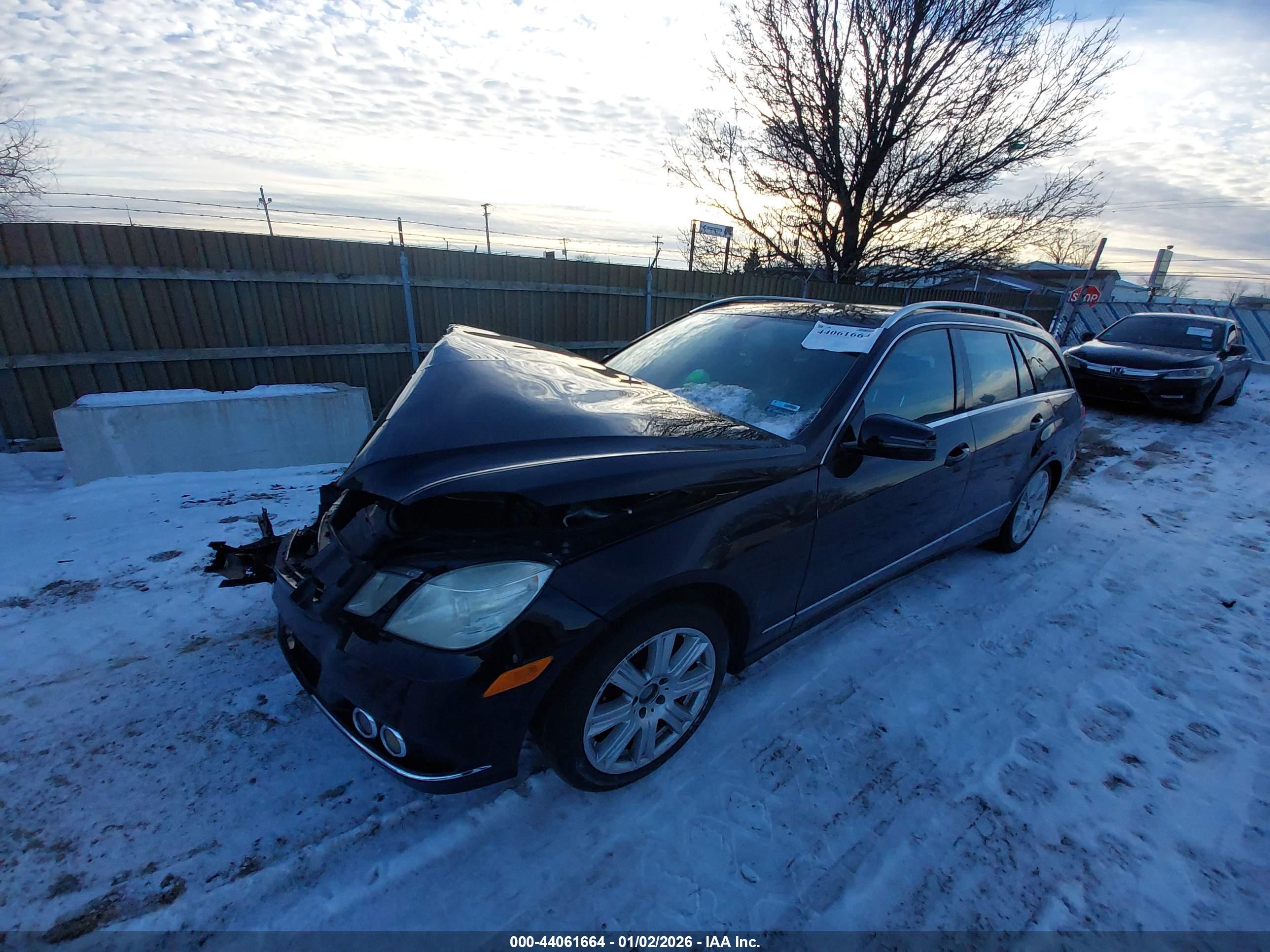 MERCEDES-BENZ E image 2
