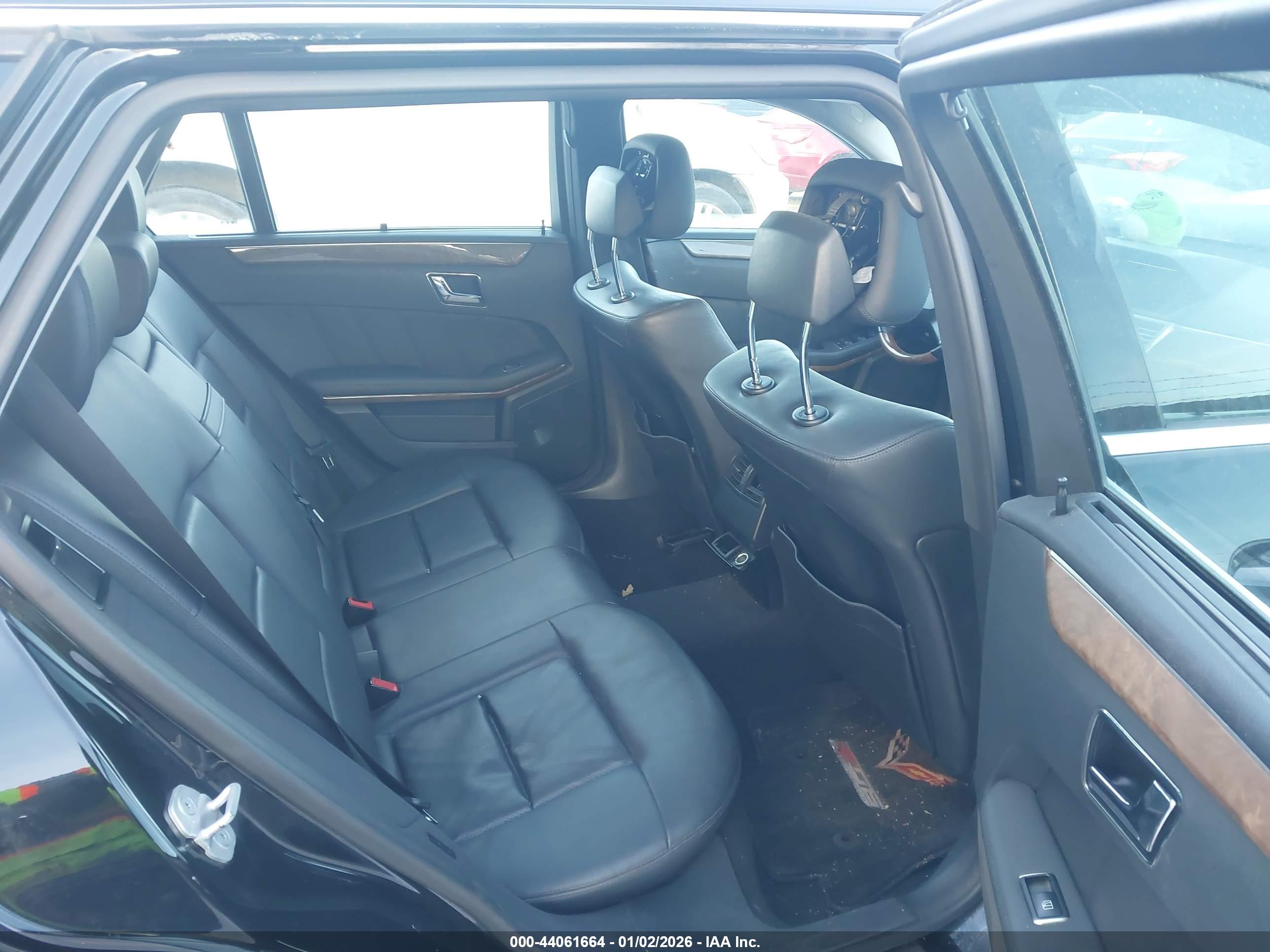 MERCEDES-BENZ E image 8