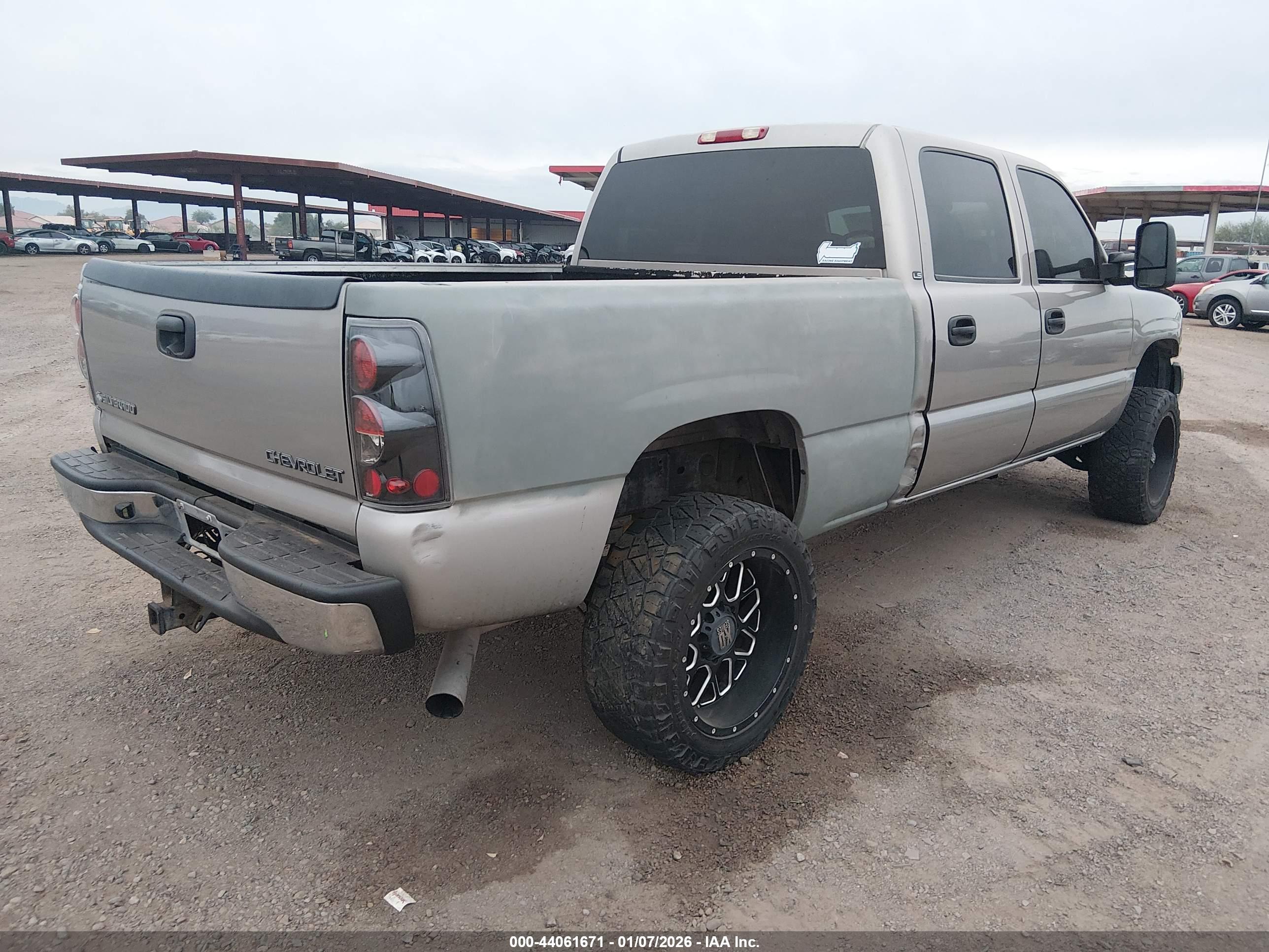 CHEVROLET SILVERADO image 4