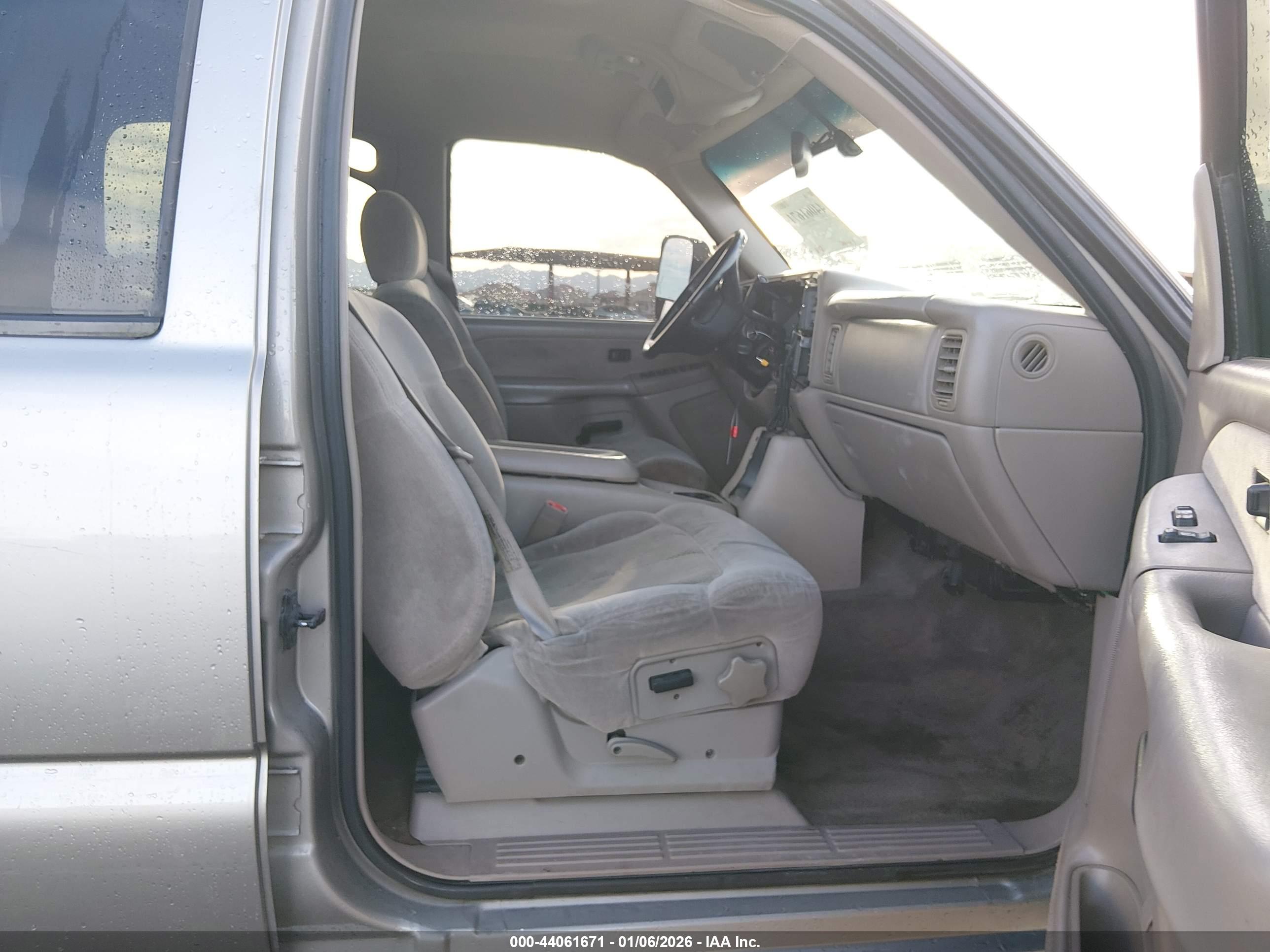 CHEVROLET SILVERADO image 5