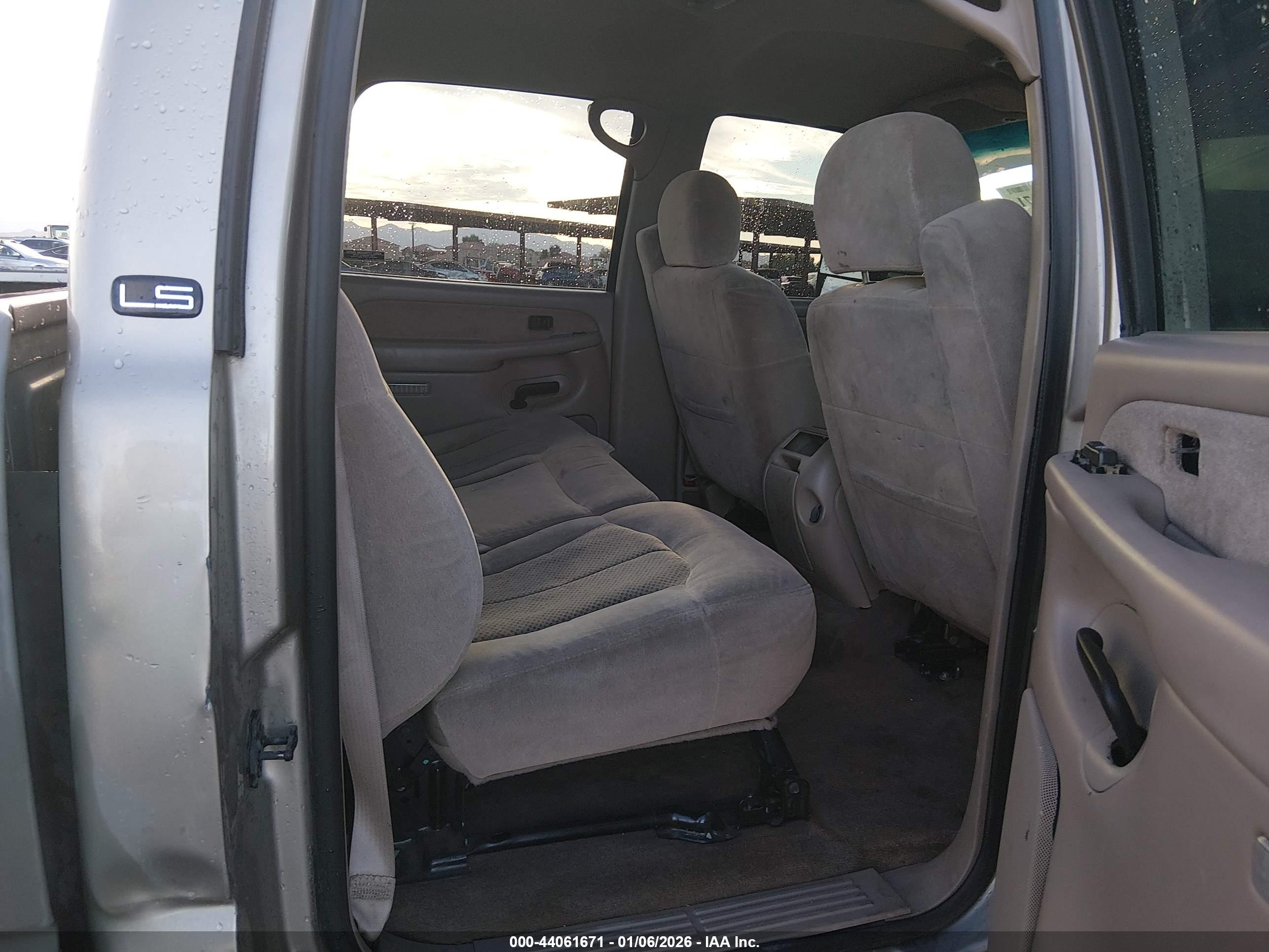 CHEVROLET SILVERADO image 8