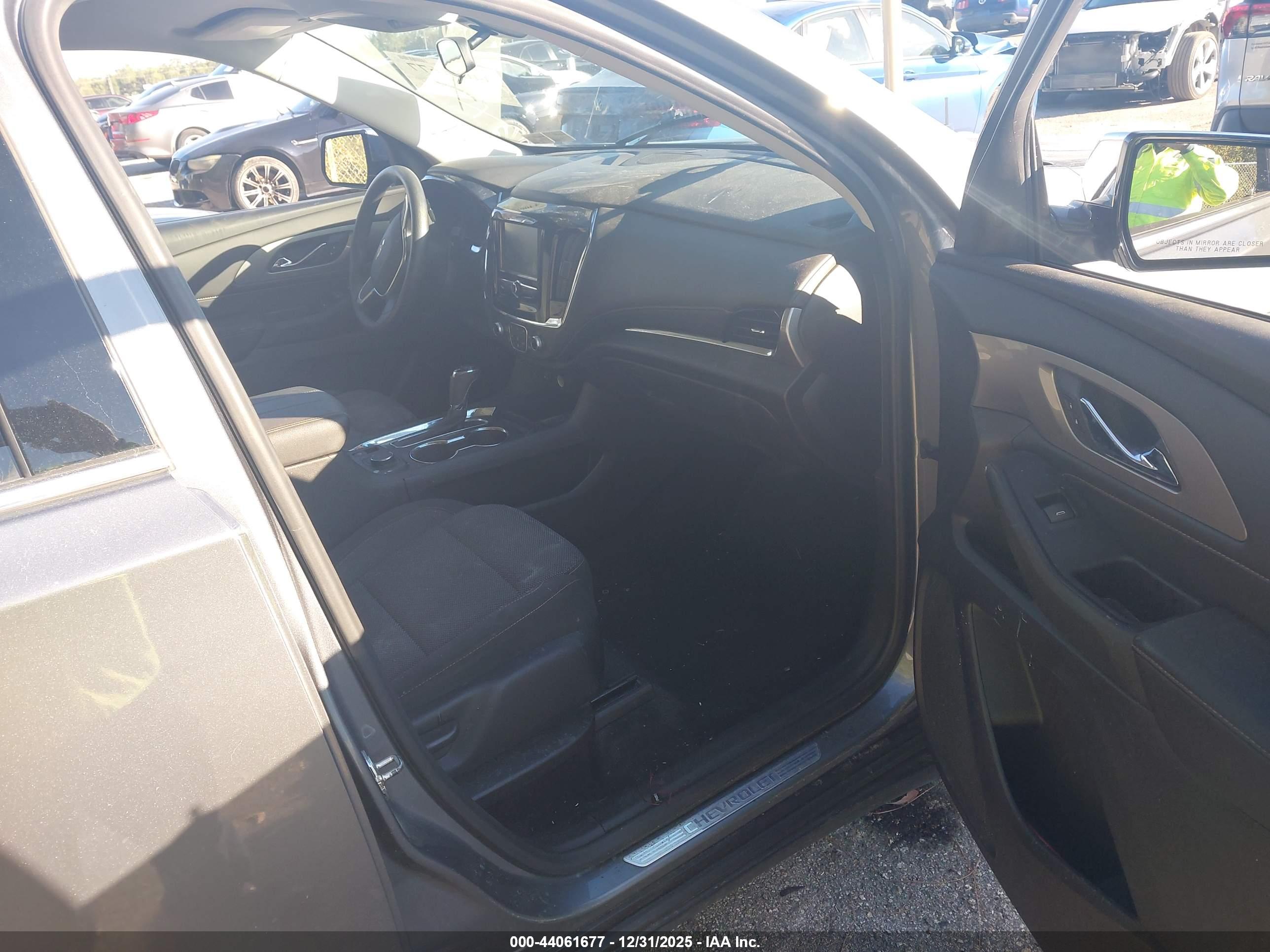 CHEVROLET TRAVERSE image 5