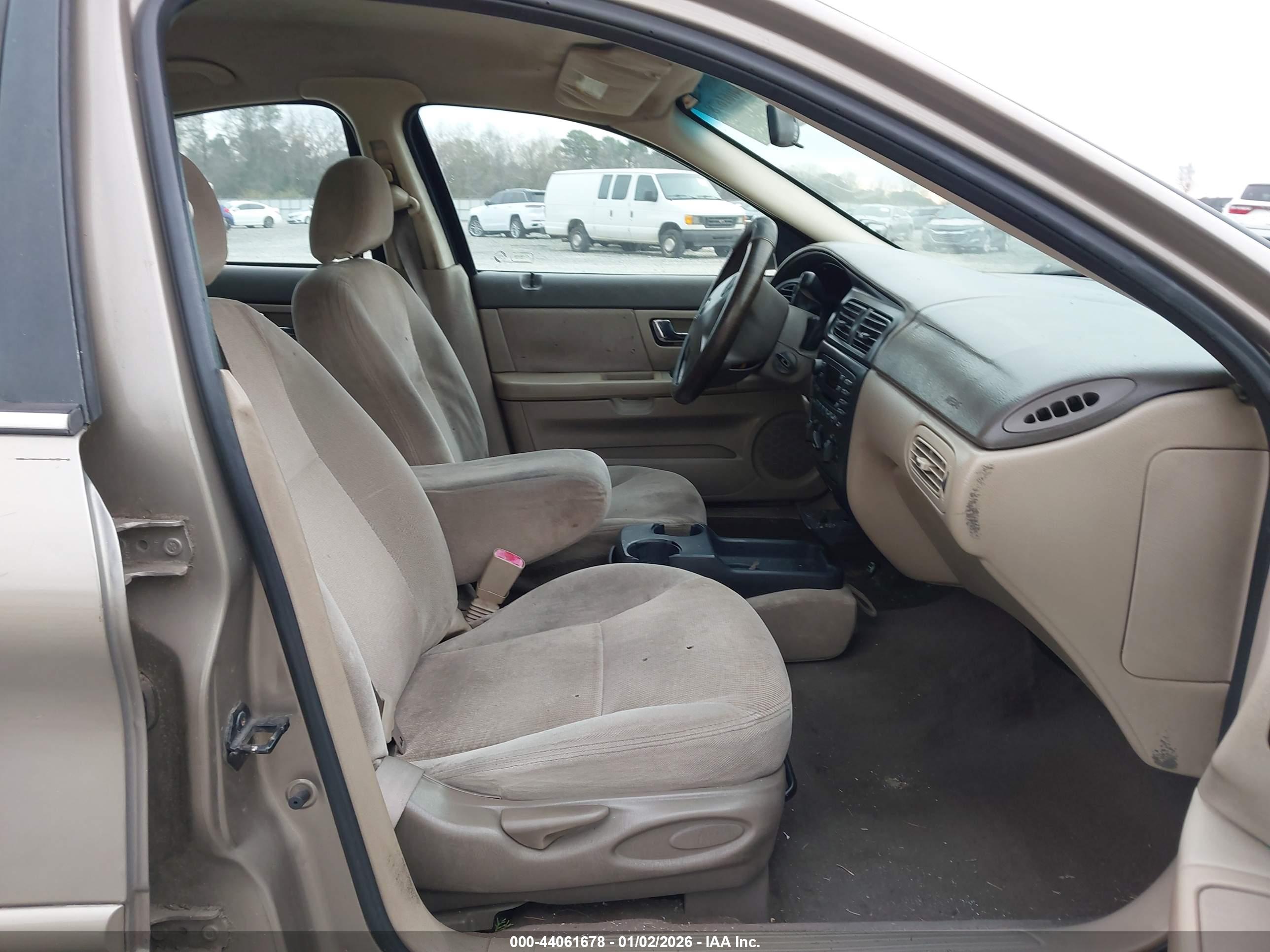 FORD TAURUS image 5