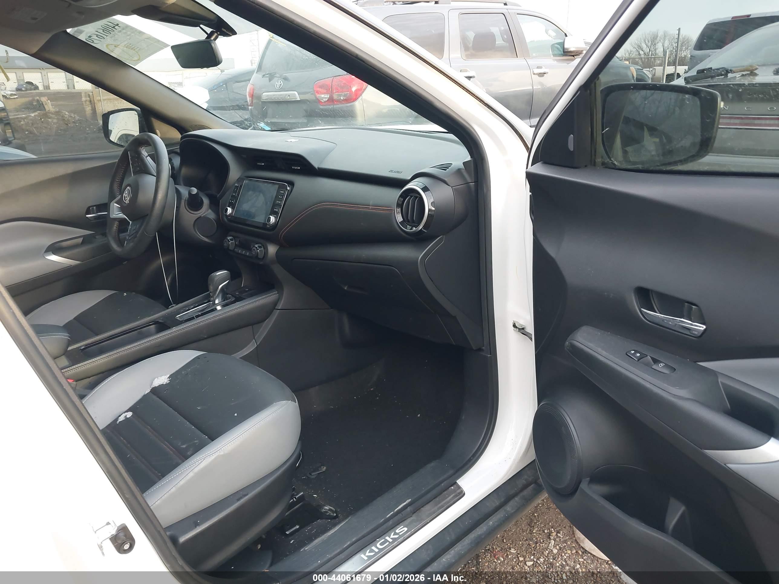 NISSAN KICKS image 5