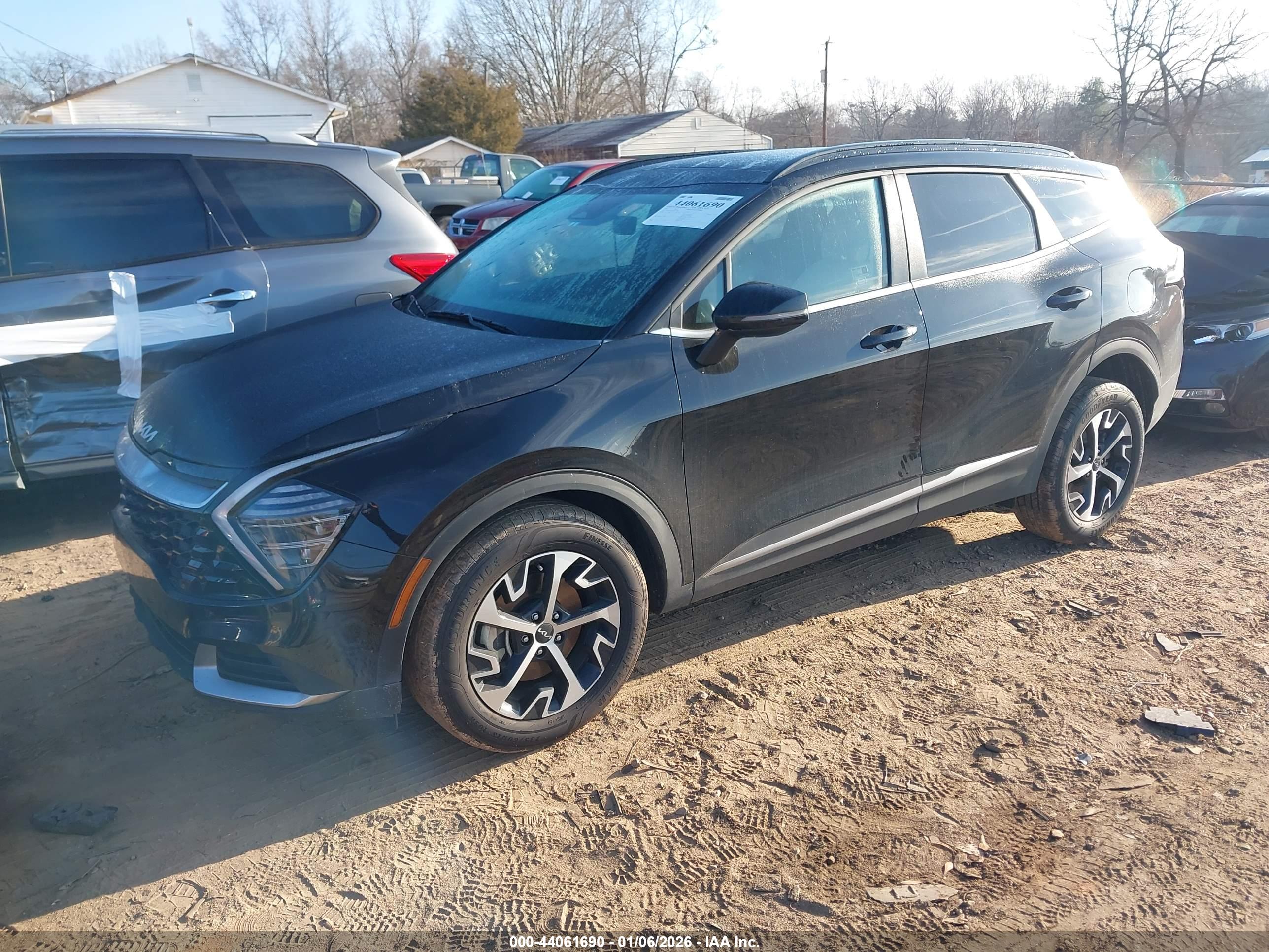 KIA SPORTAGE image 2