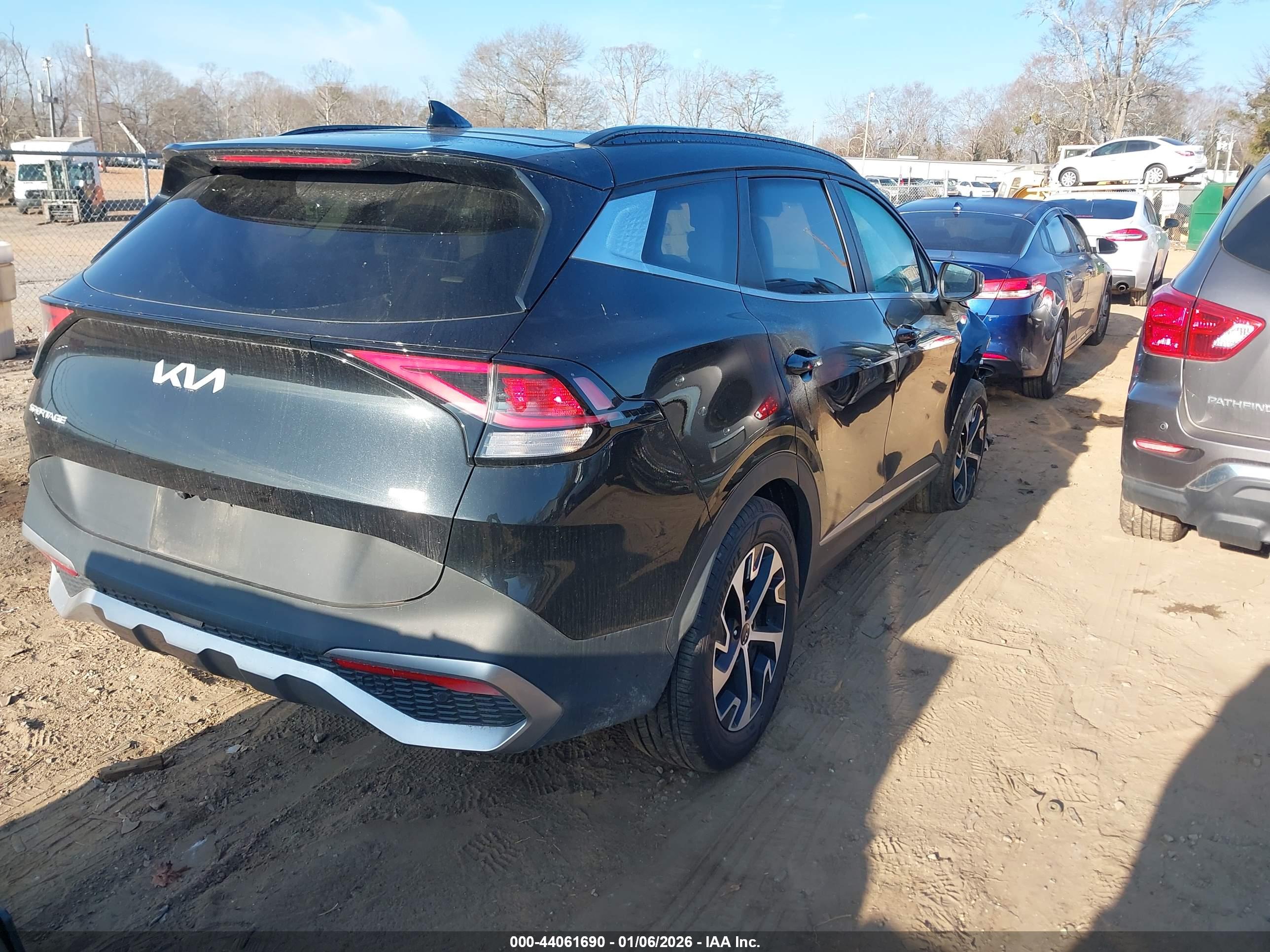 KIA SPORTAGE image 4