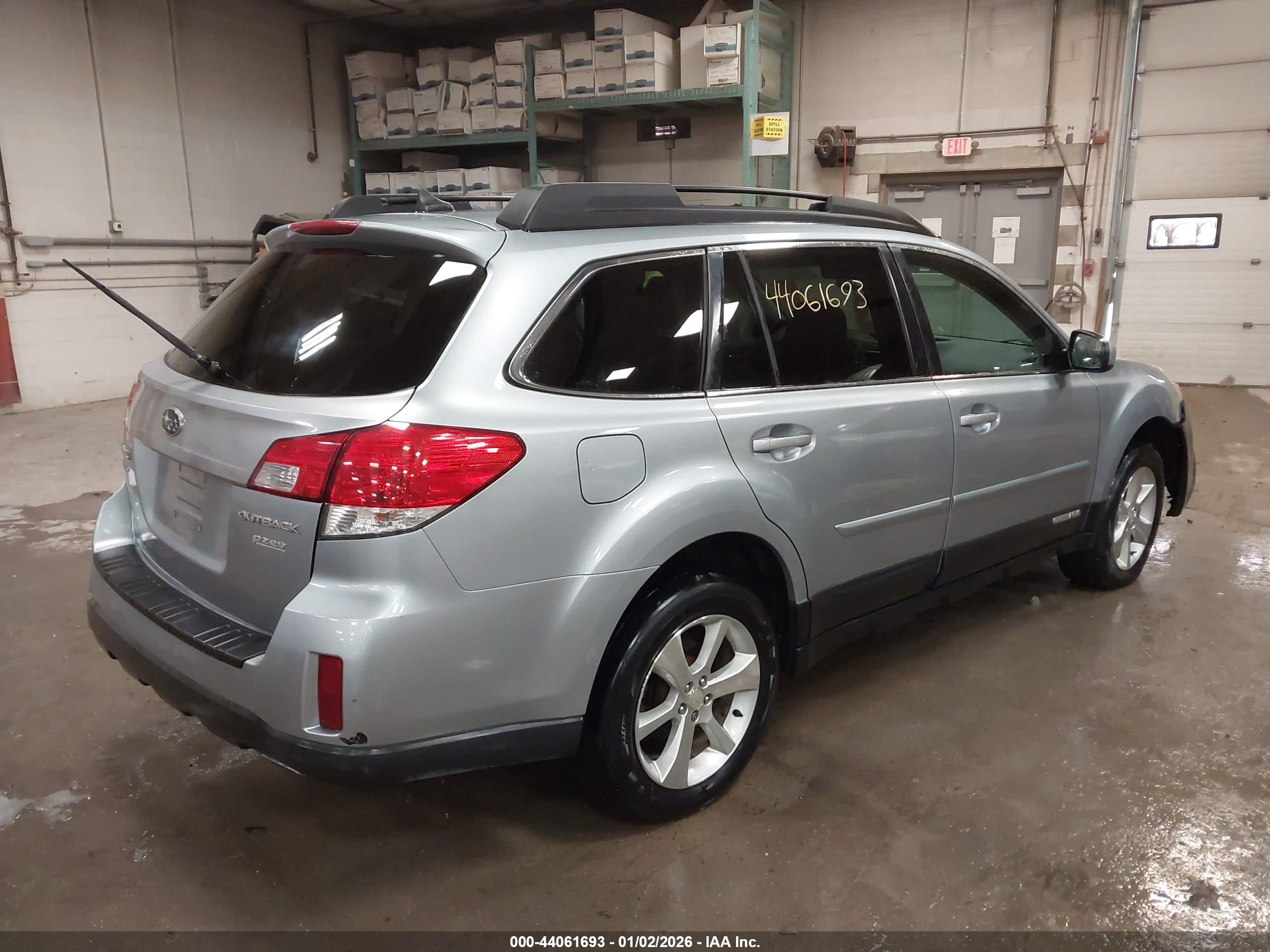 SUBARU OUTBACK image 4
