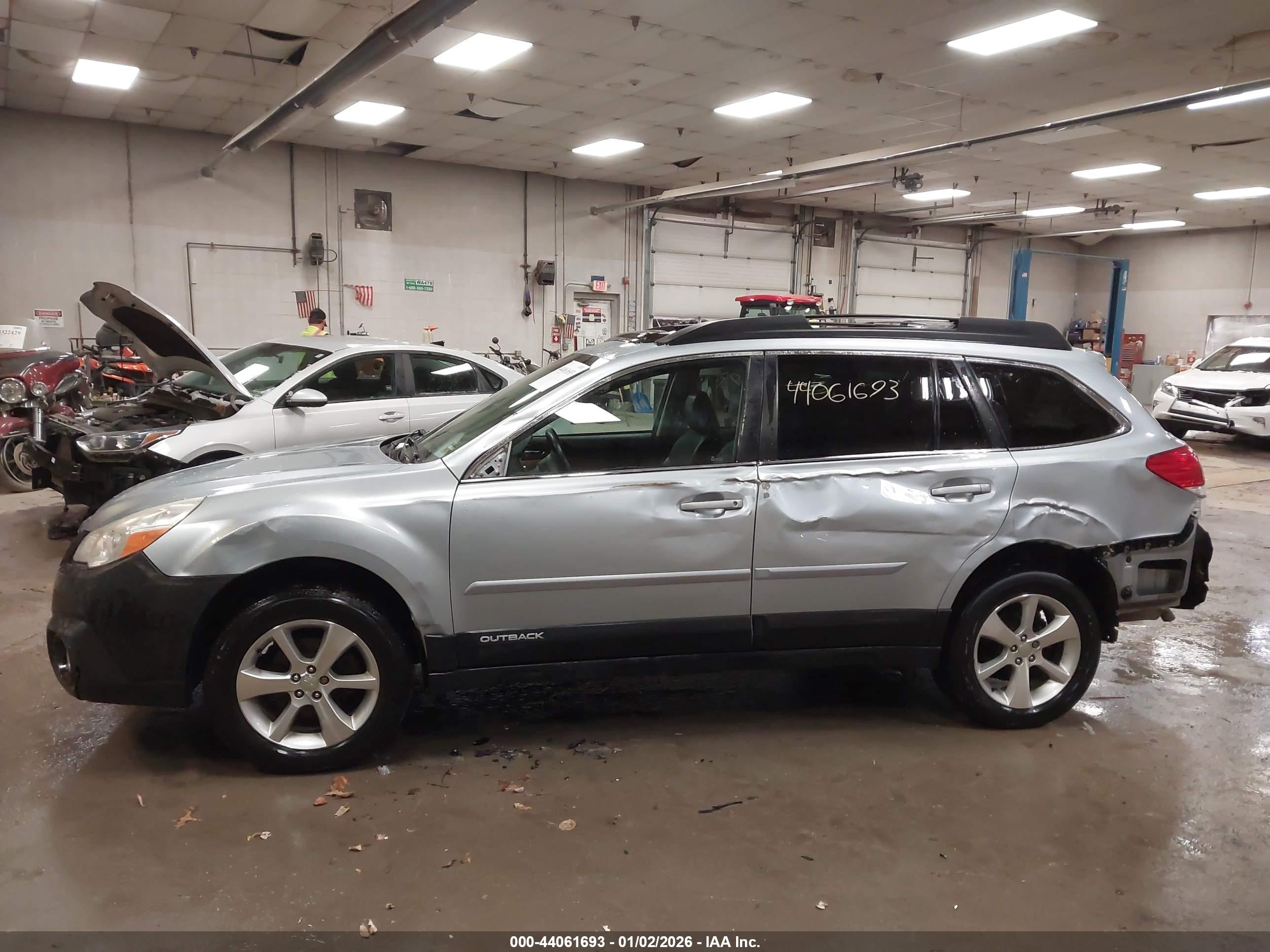 SUBARU OUTBACK image 6
