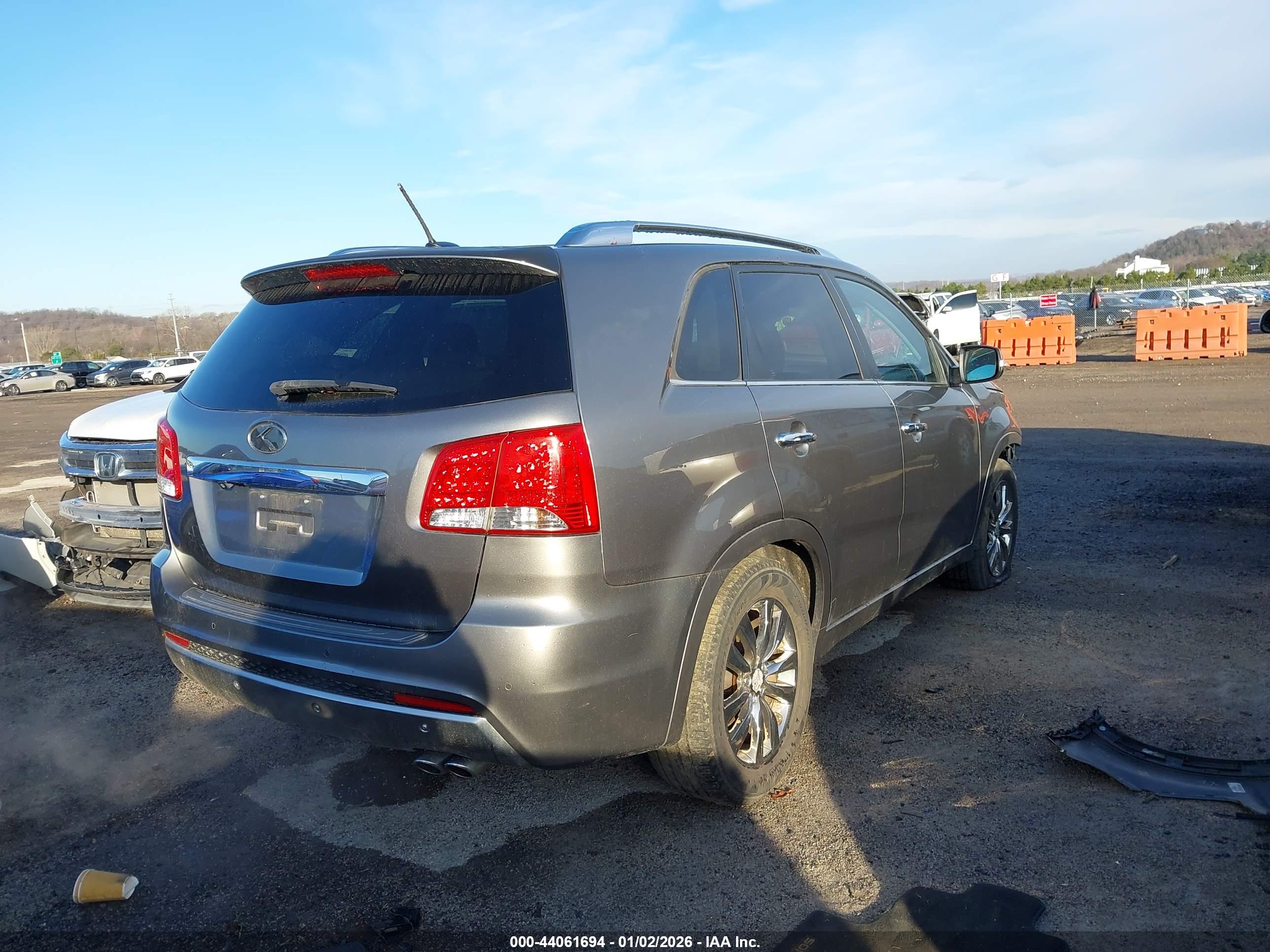 KIA SORENTO image 4