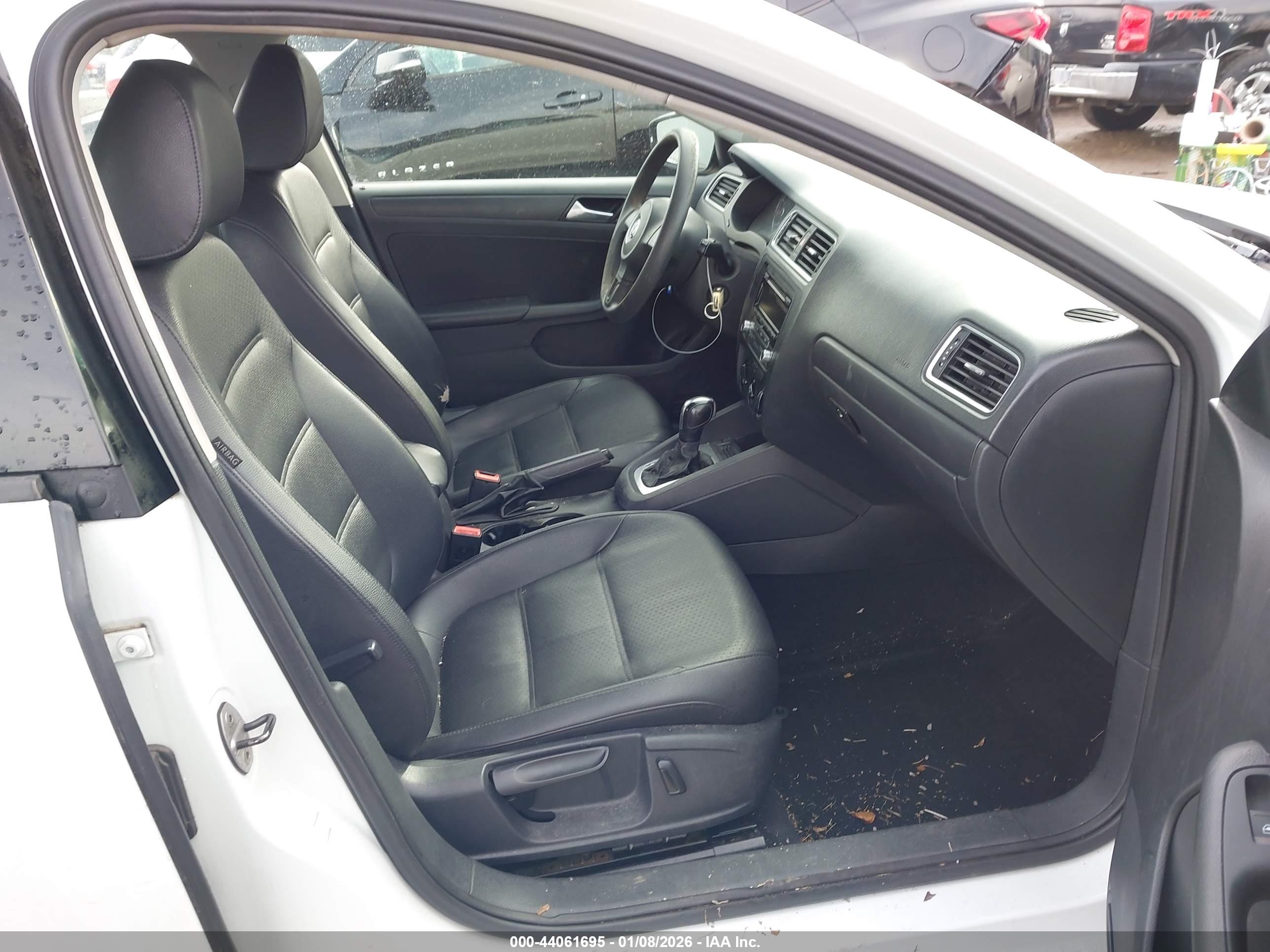 VOLKSWAGEN JETTA image 5