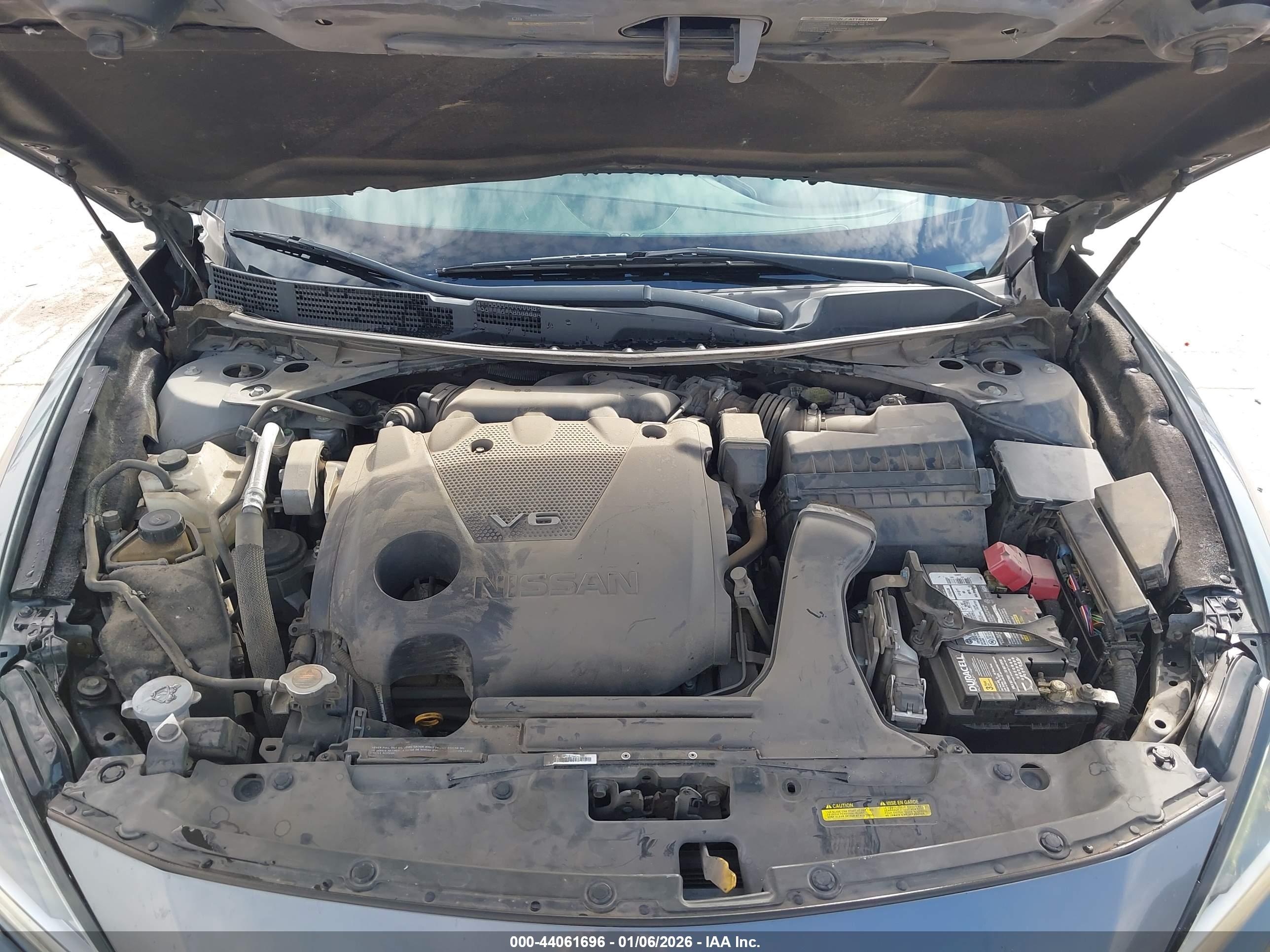 NISSAN MAXIMA image 10