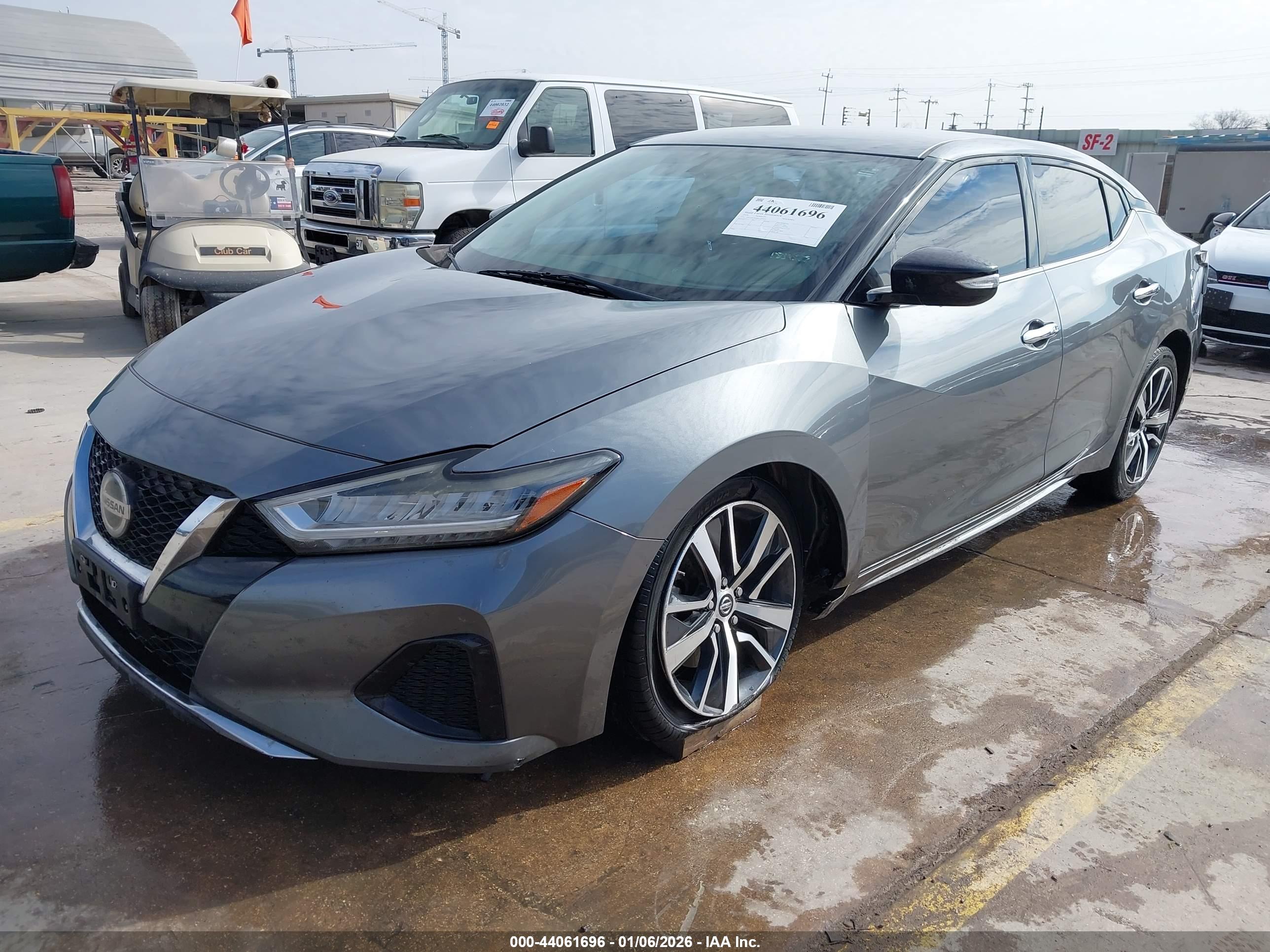 NISSAN MAXIMA image 2