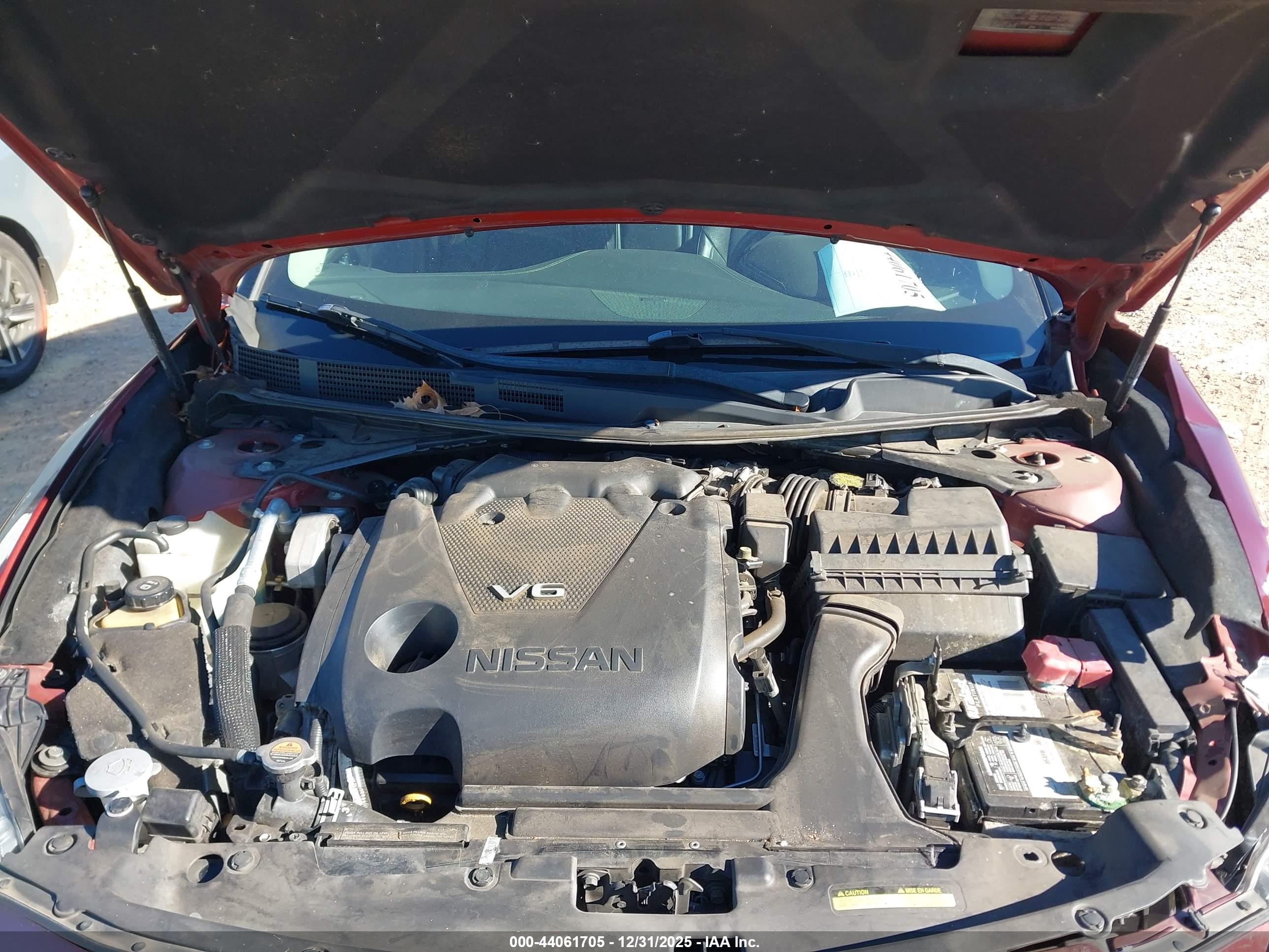 NISSAN MAXIMA image 10