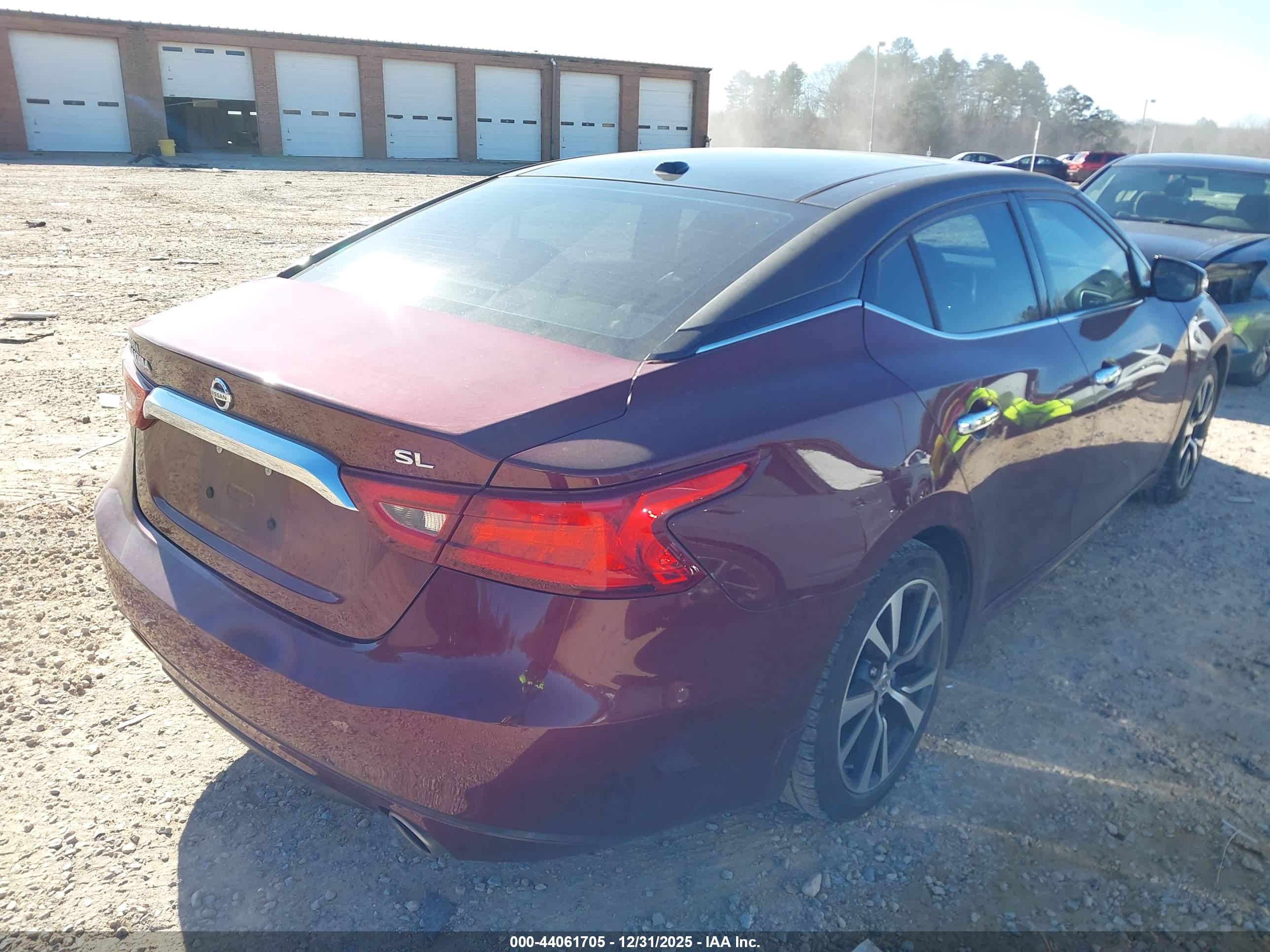 NISSAN MAXIMA image 4