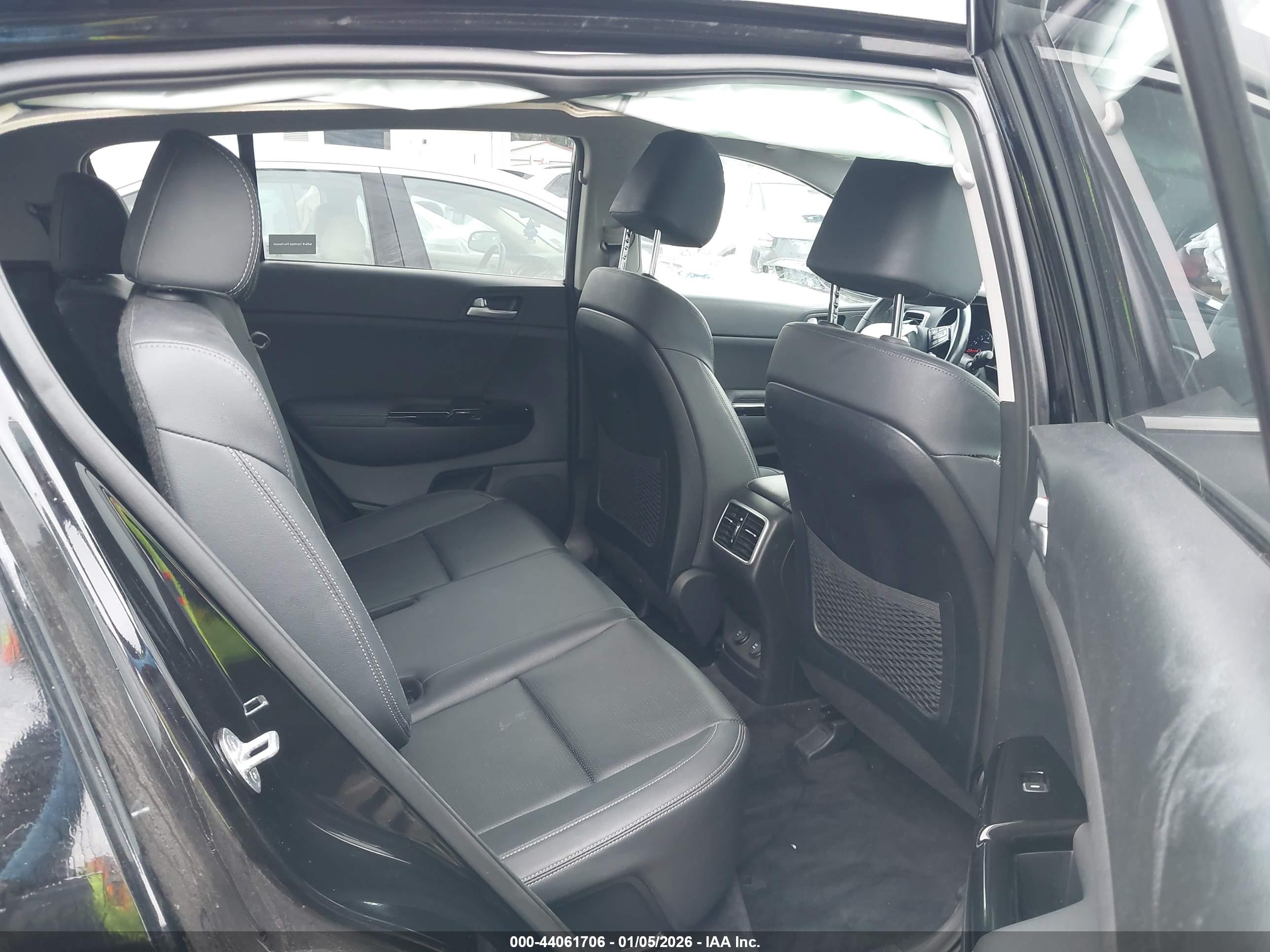 KIA SPORTAGE image 8