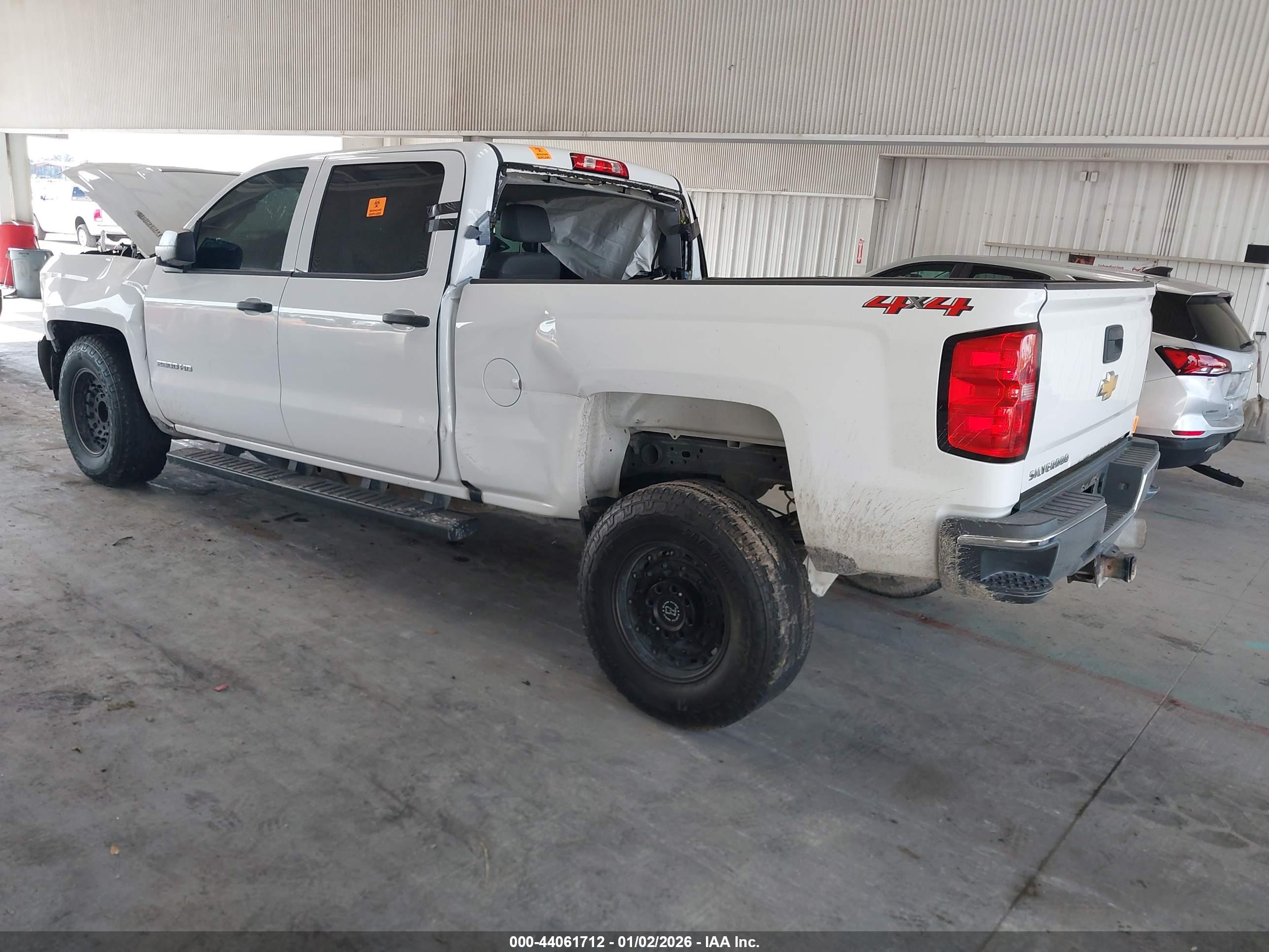 CHEVROLET SILVERADO image 3