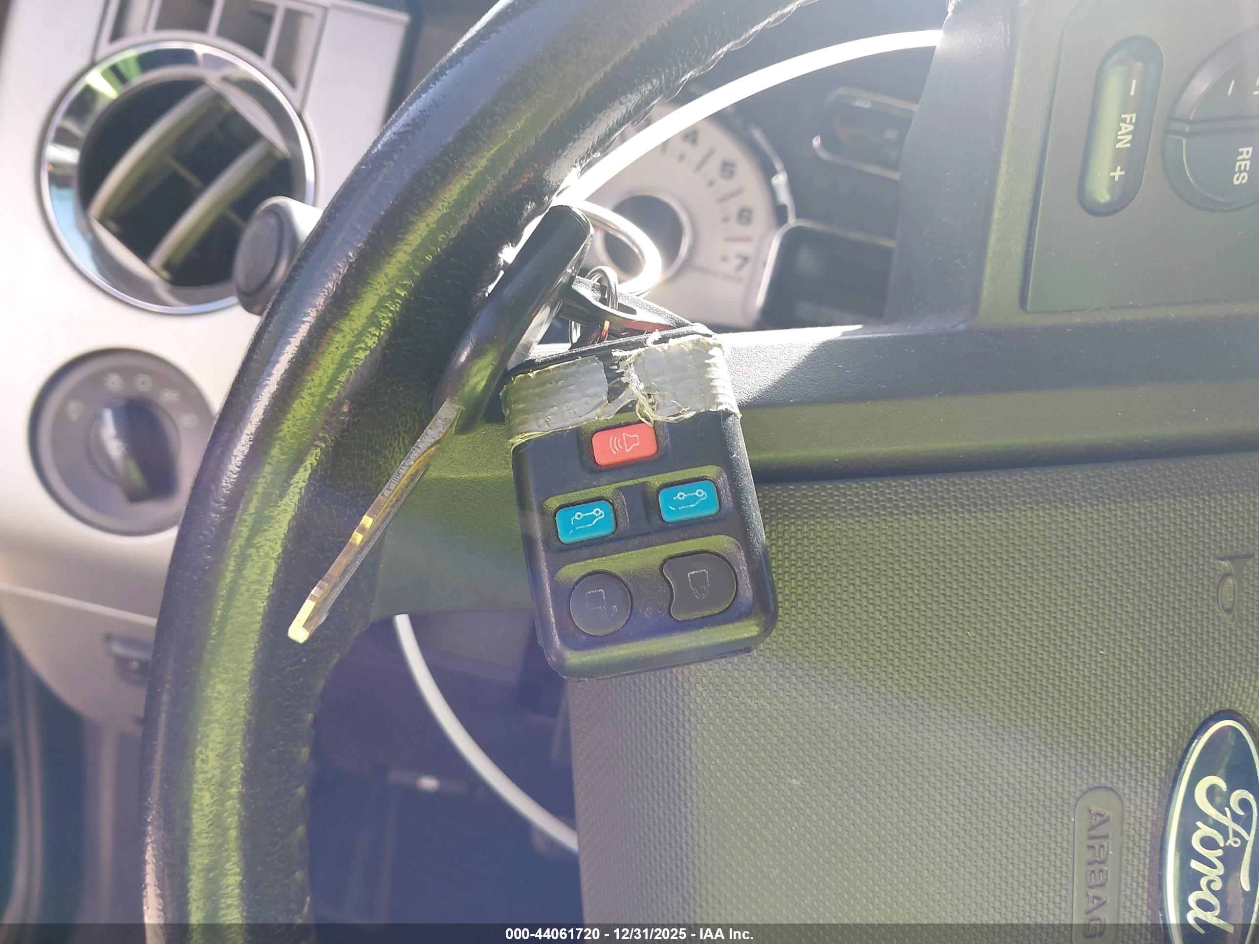 FORD EXPEDITION image 11