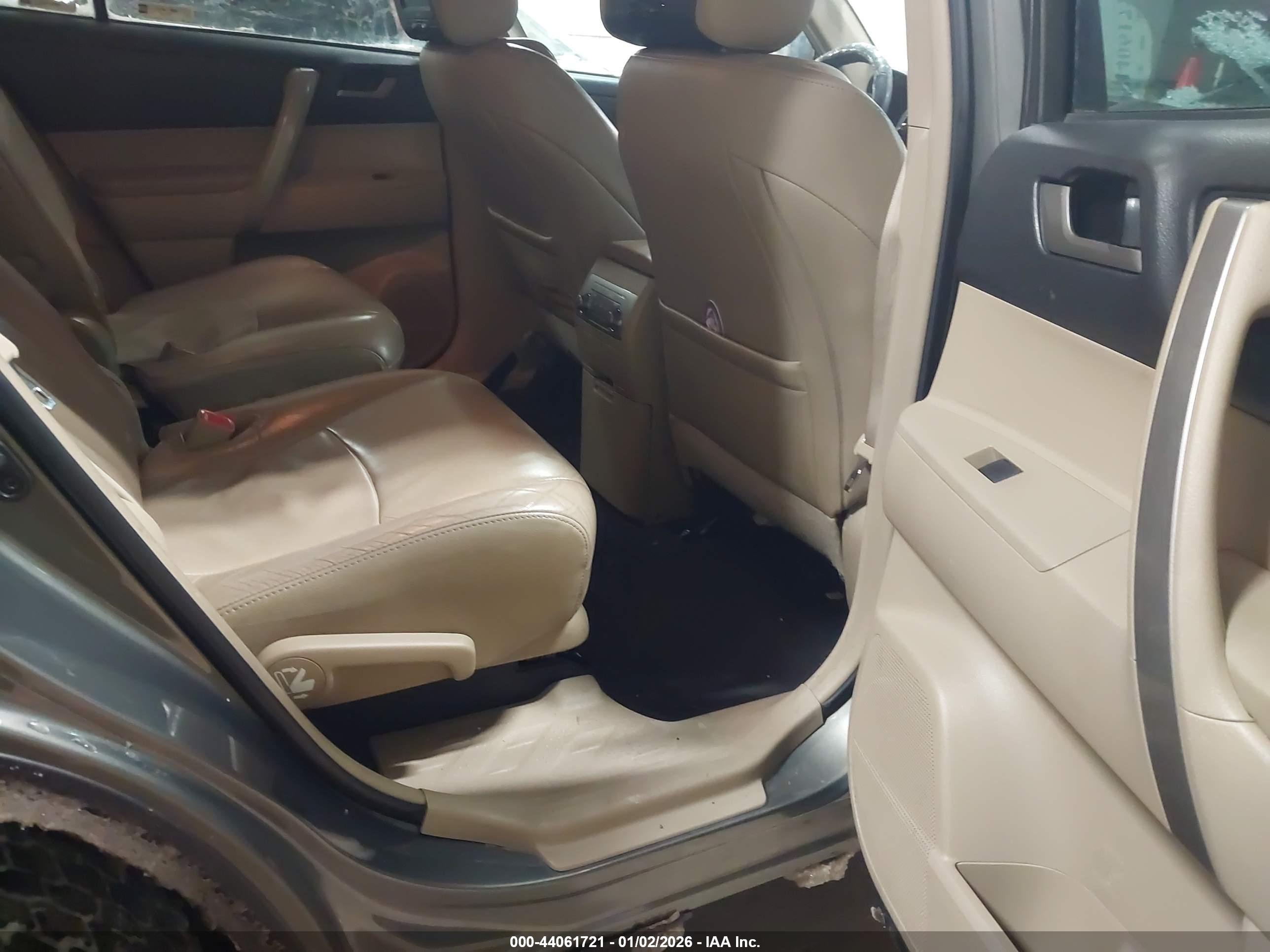 TOYOTA HIGHLANDER image 8