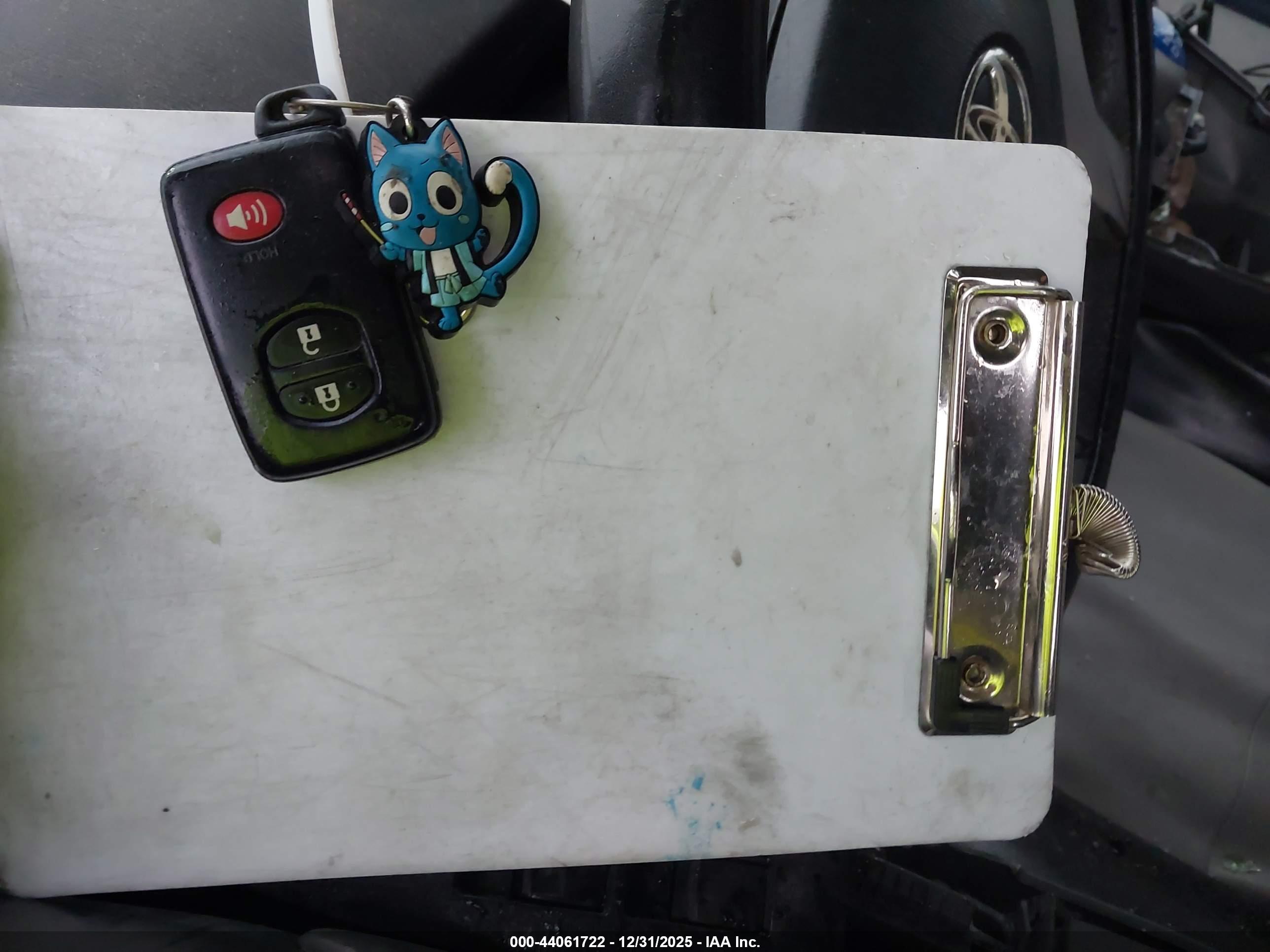 TOYOTA PRIUS image 11