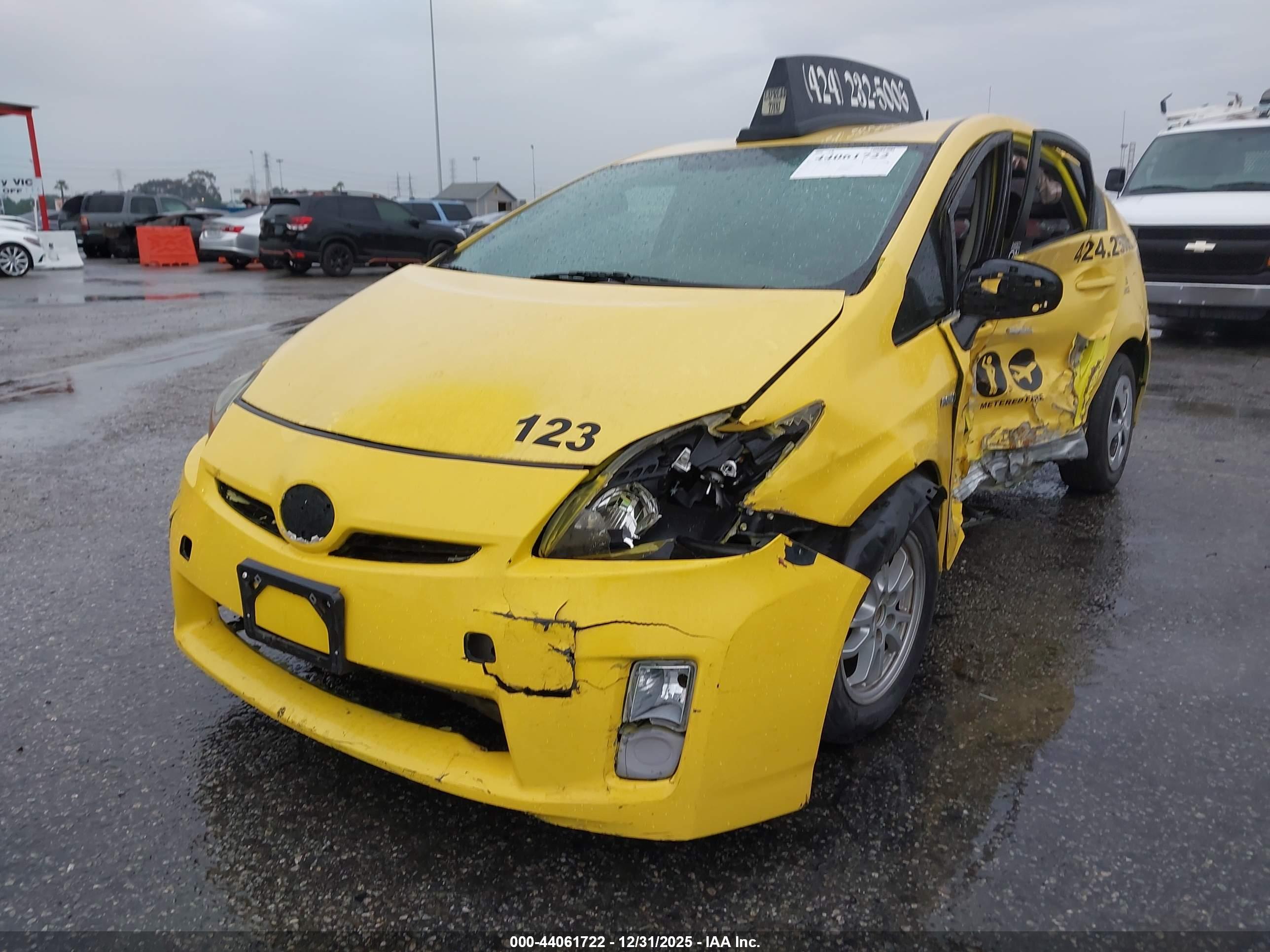 TOYOTA PRIUS image 2