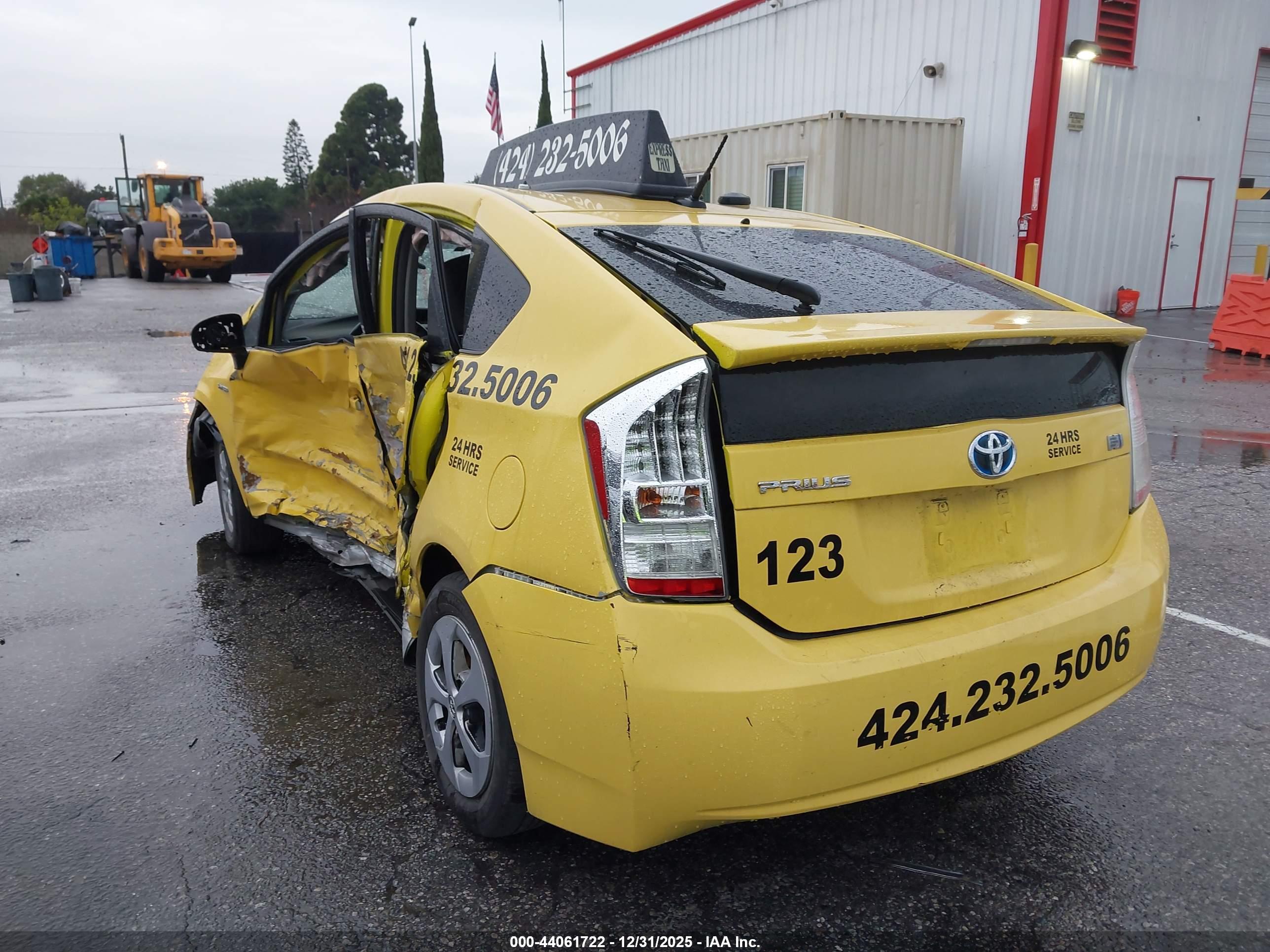 TOYOTA PRIUS image 3